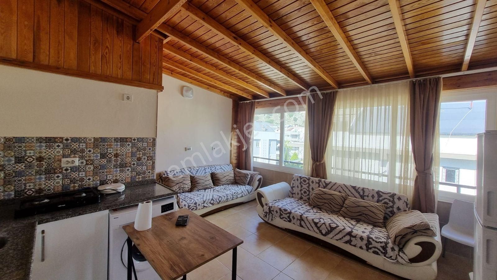 Antalya Konyaaltı Hurma Bölgesinde Eşyalı 1+1 Çatı Katı - Görsel 3