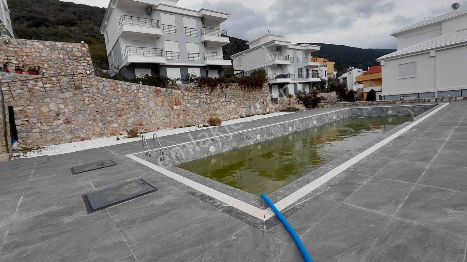 Akbükte Harıka Deniz Manzaralı 2+1 - Görsel 9