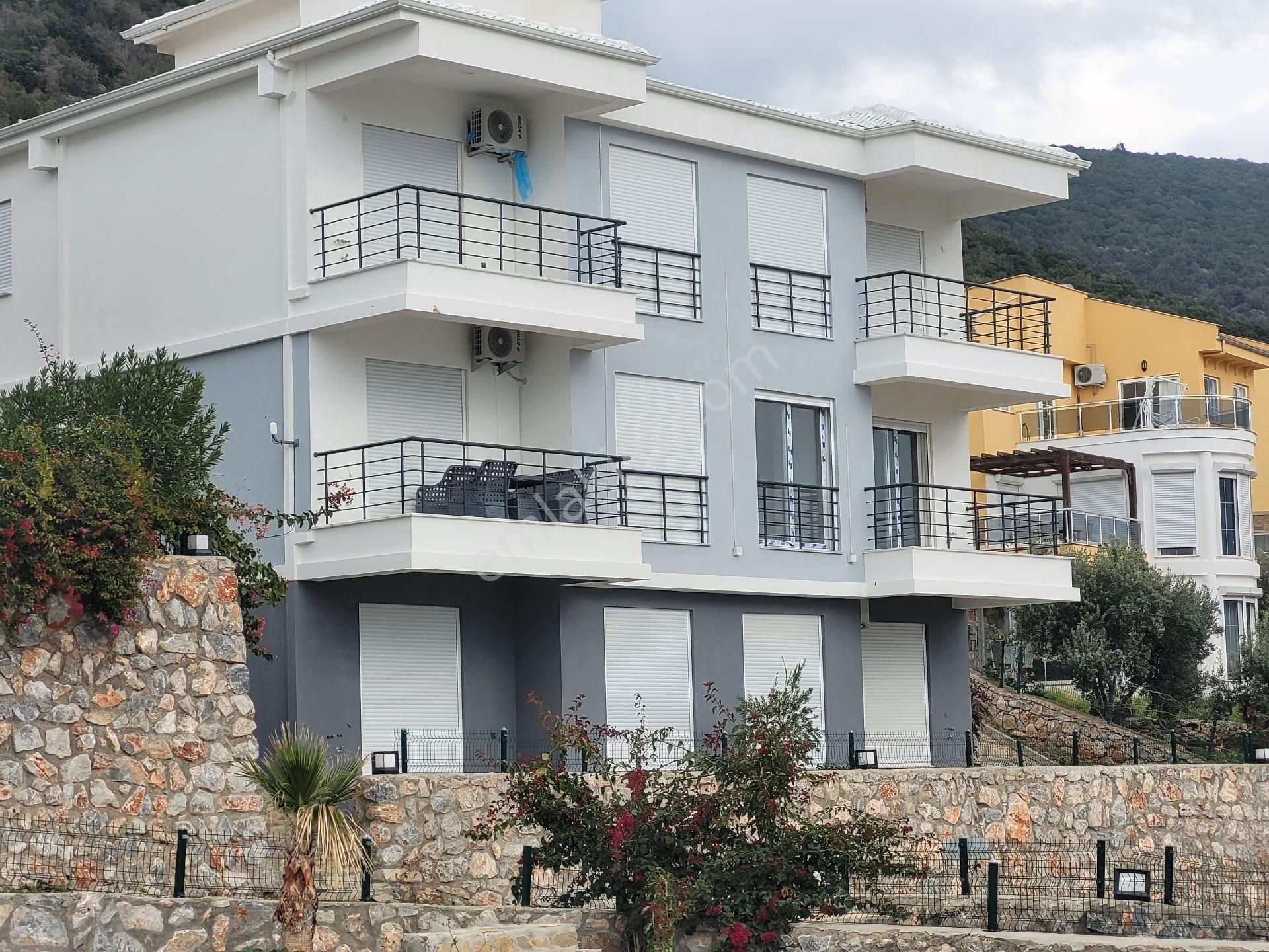 Akbükte Harıka Deniz Manzaralı 2+1