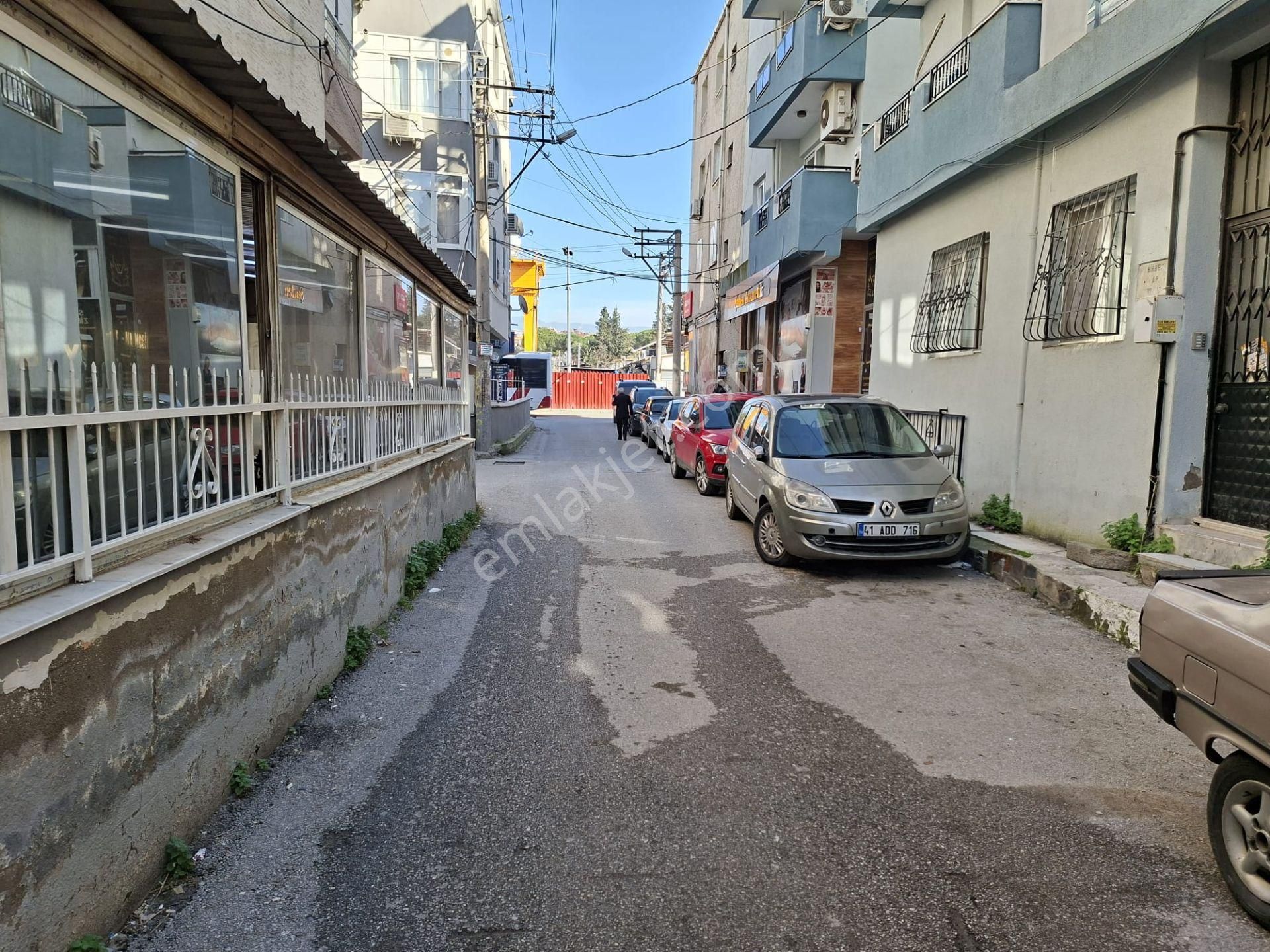 Güneş'ten Şirinyer Metro Yanı 1+1 50m 3. Kat Balkon Asansör - Görsel 2