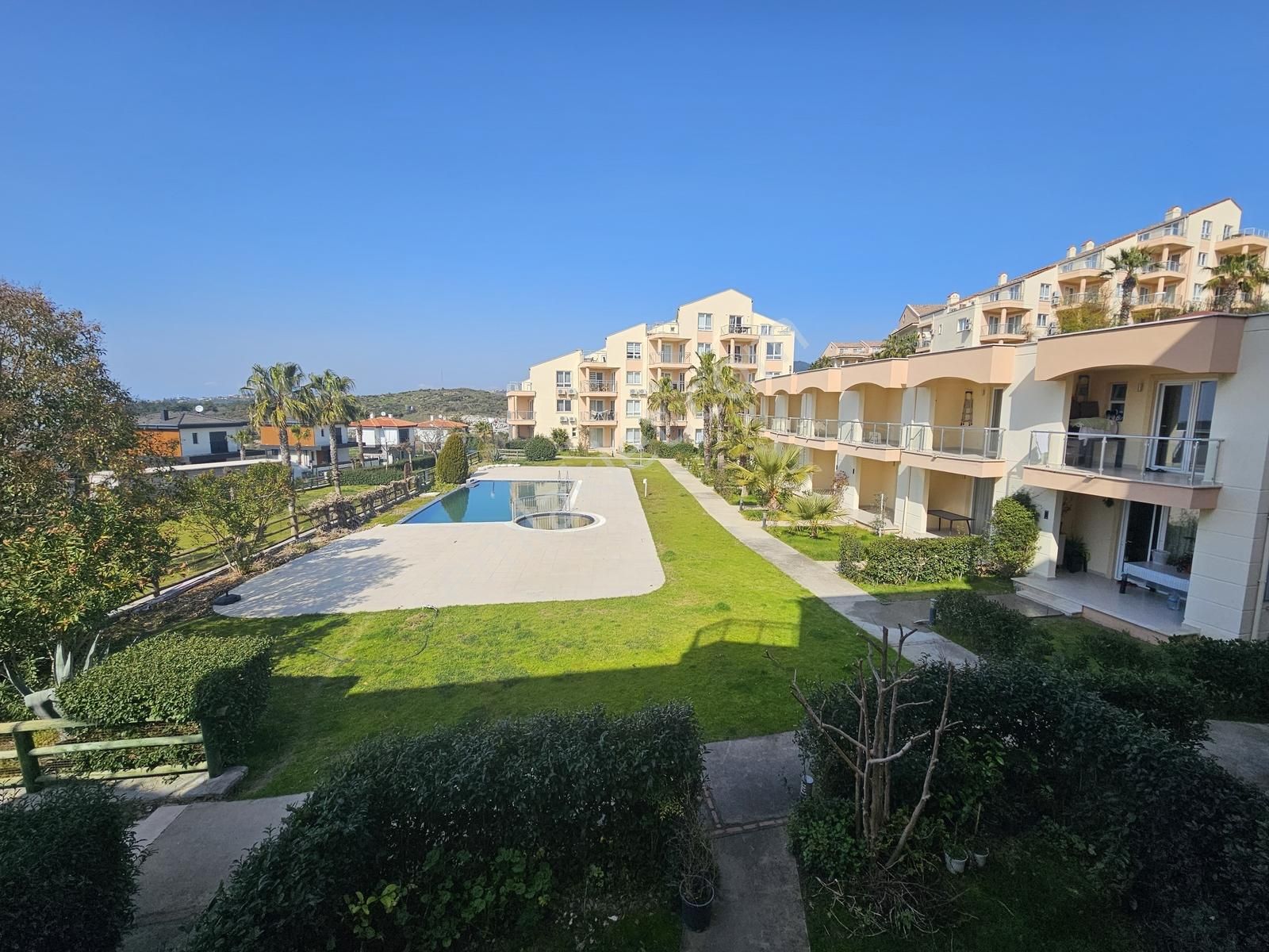 Kuşadası Golf Resort'te Satılık 2+1 Deniz Manzaralı Daire