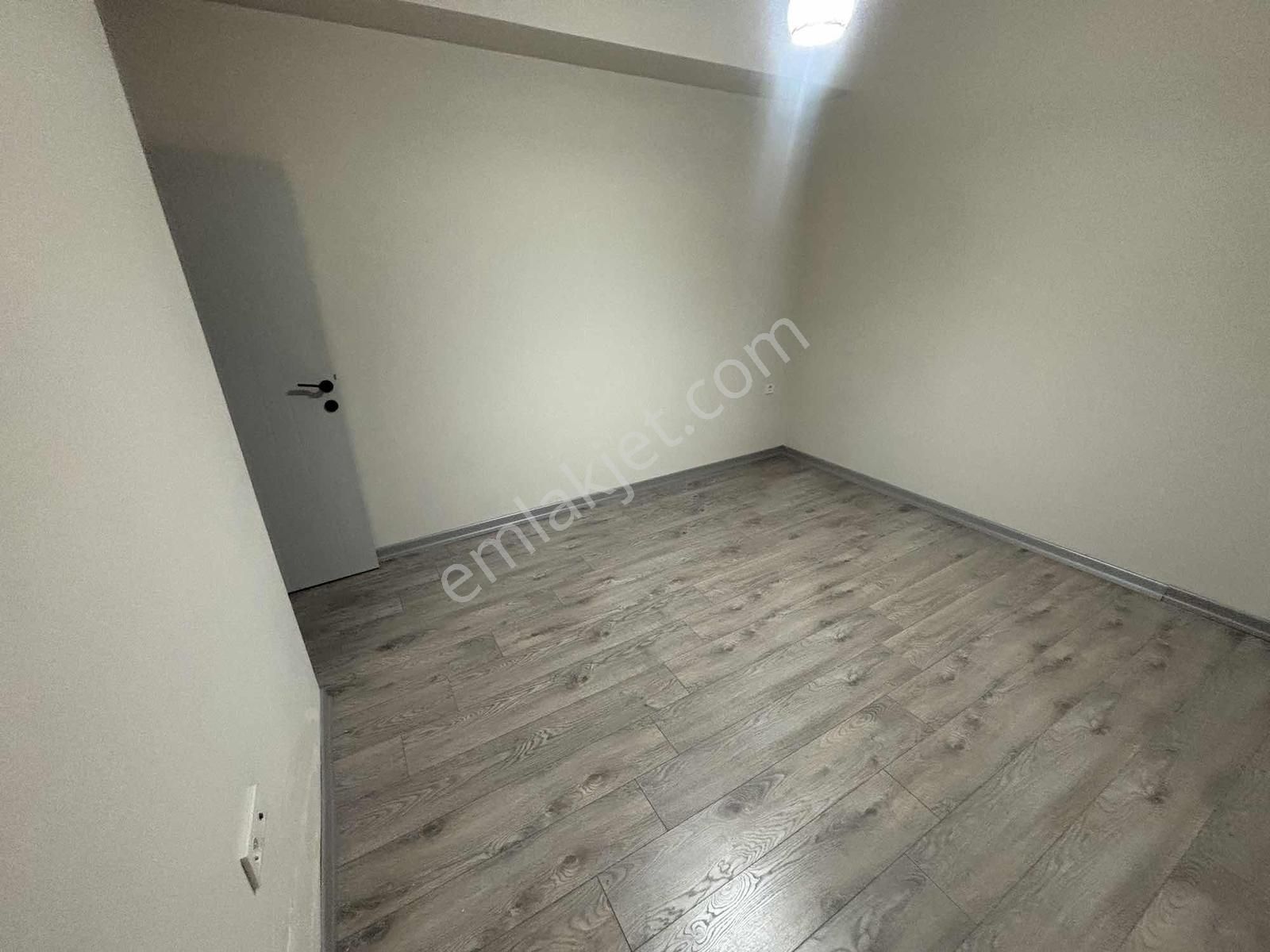 F-l Emlaktan Emaar Avm Libadiye Yakını Geniş 1+1 Yeni Bina - Görsel 11