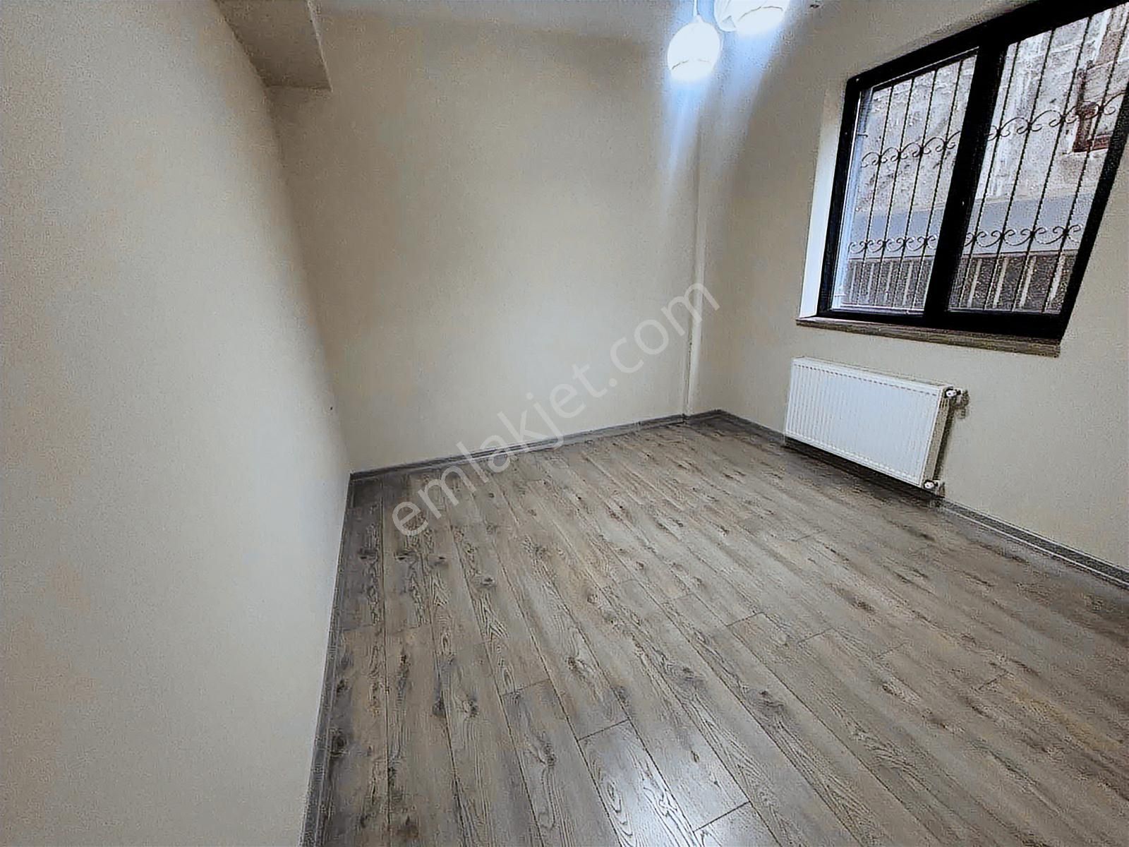F-l Emlaktan Emaar Avm Libadiye Yakını Geniş 1+1 Yeni Bina - Görsel 5