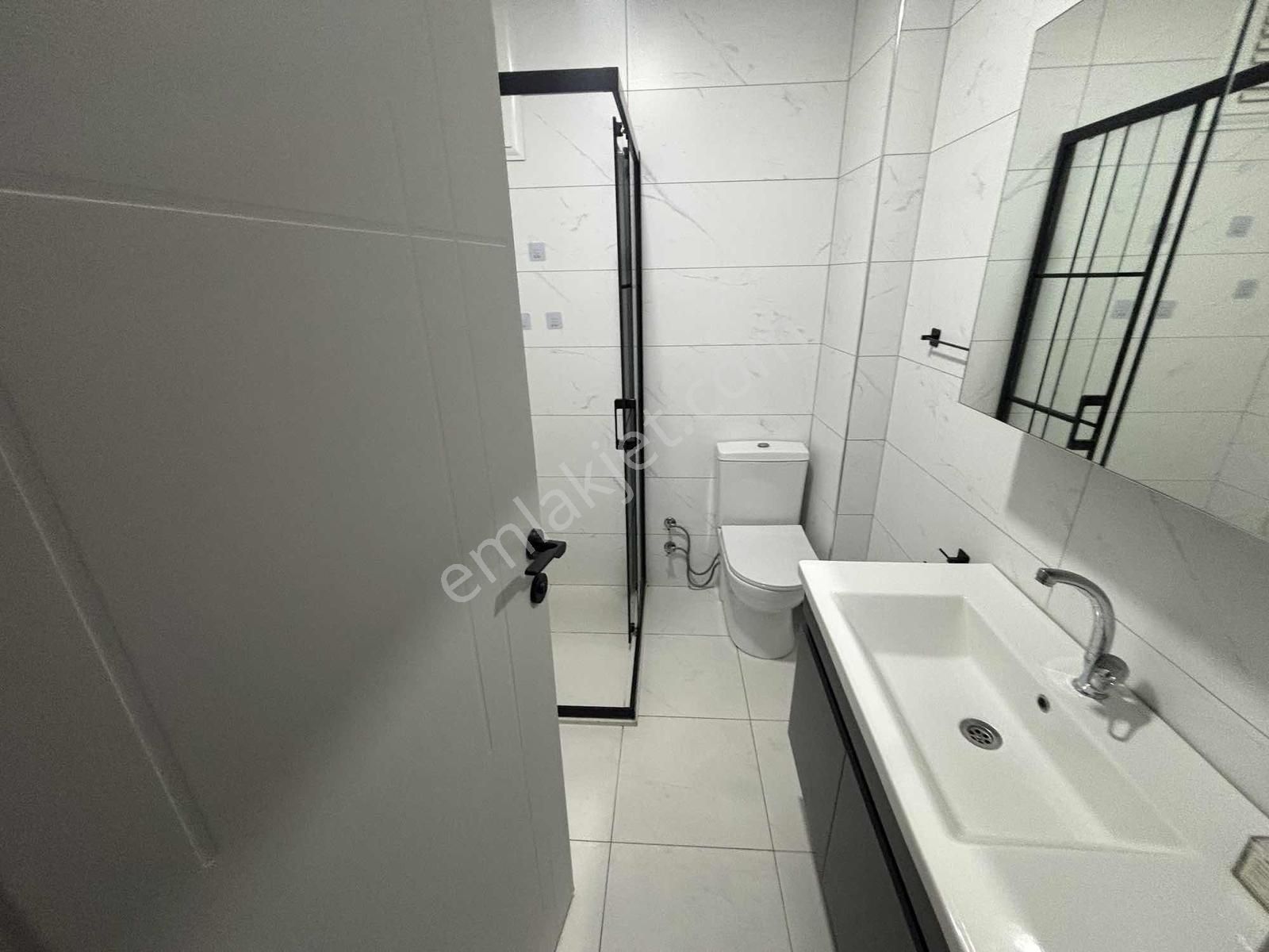 F-l Emlaktan Emaar Avm Libadiye Yakını Geniş 1+1 Yeni Bina - Görsel 18