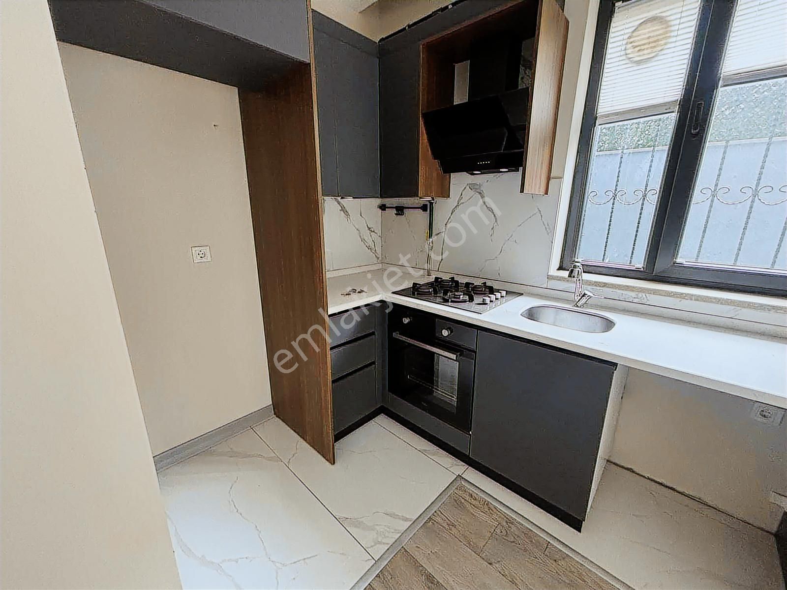 F-l Emlaktan Emaar Avm Libadiye Yakını Geniş 1+1 Yeni Bina - Görsel 2