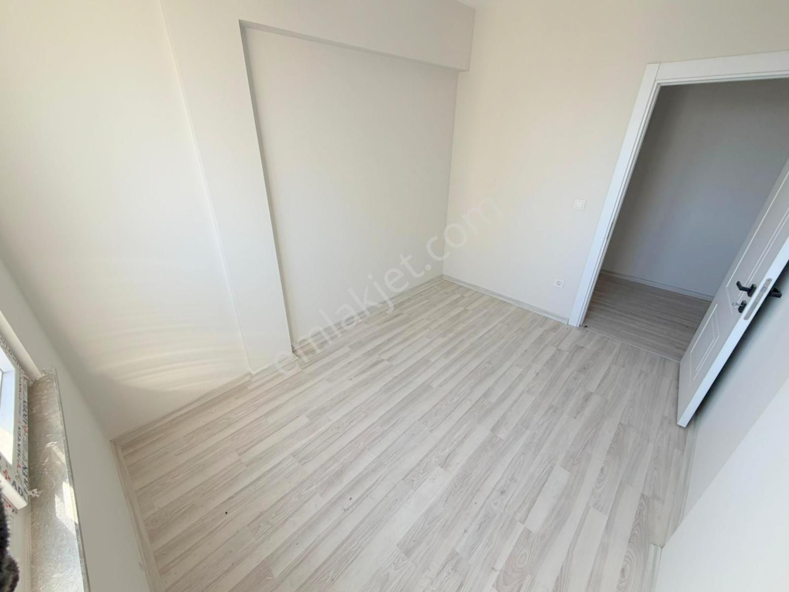 Mertcan'dan Sülüntepe Cadde Üzerinde Balkonlu Ara Kat Sıfır 2+1 - Görsel 12