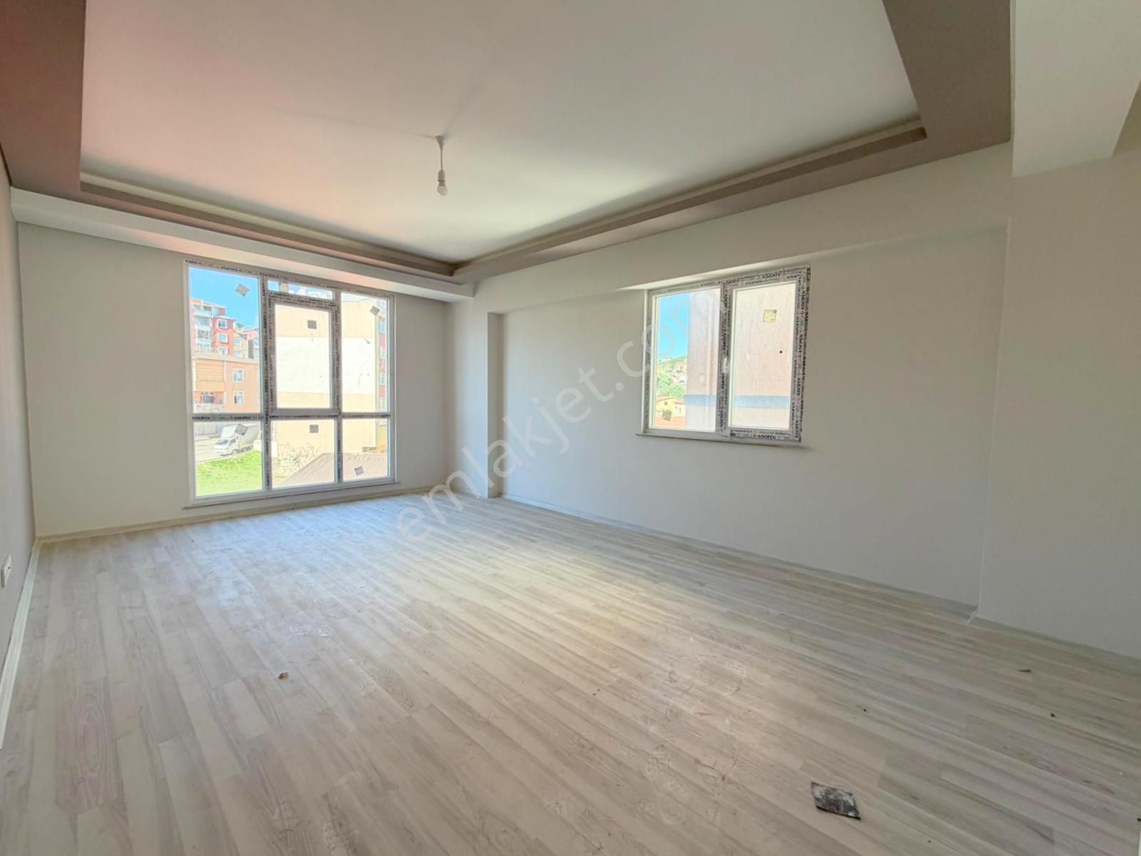 Mertcan'dan Sülüntepe Cadde Üzerinde Balkonlu Ara Kat Sıfır 2+1