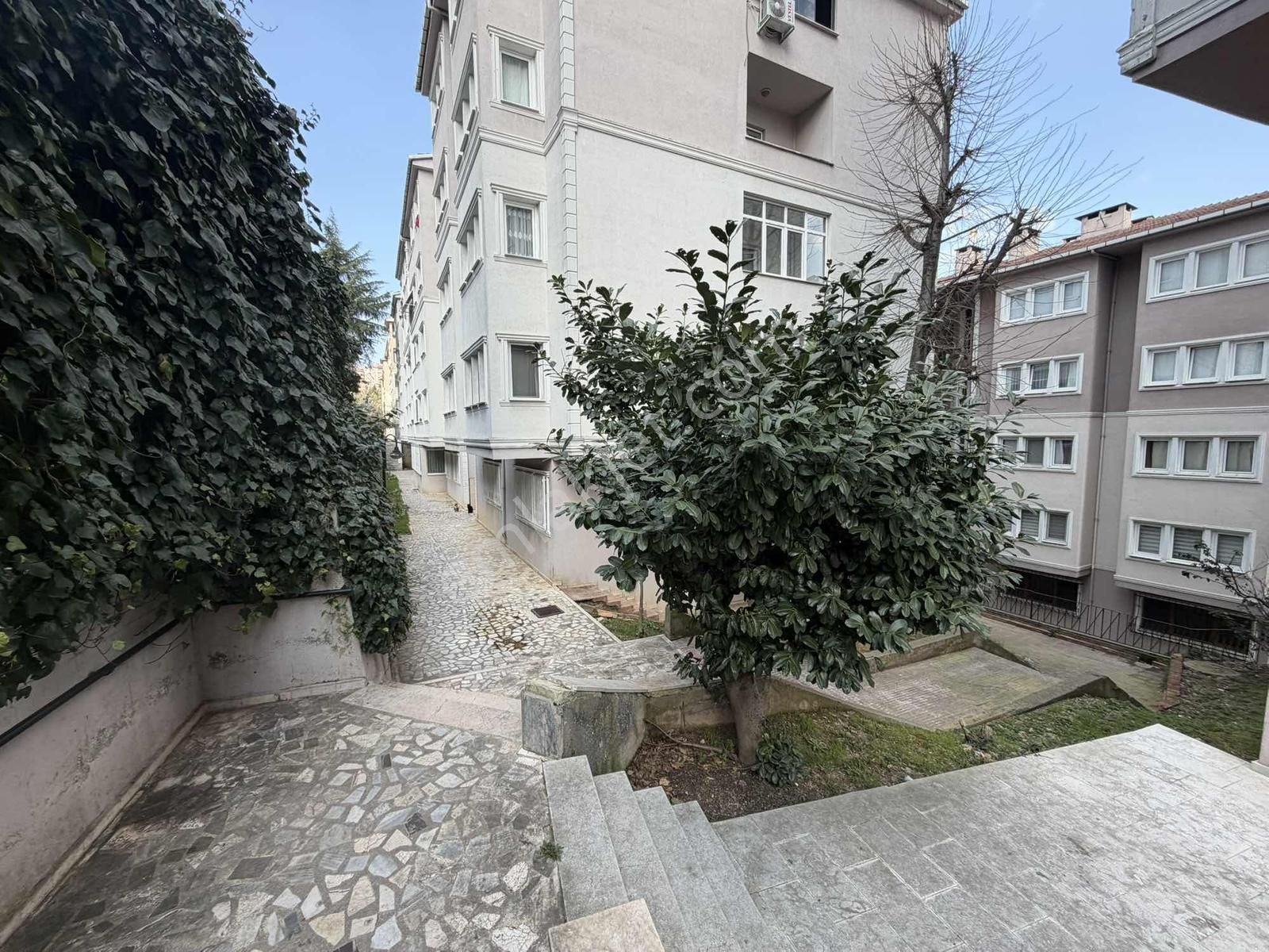 Çengelköy Ata 2 Sitesi Mavi Çam Caddesi Bahçe Katı 3+1 Daire