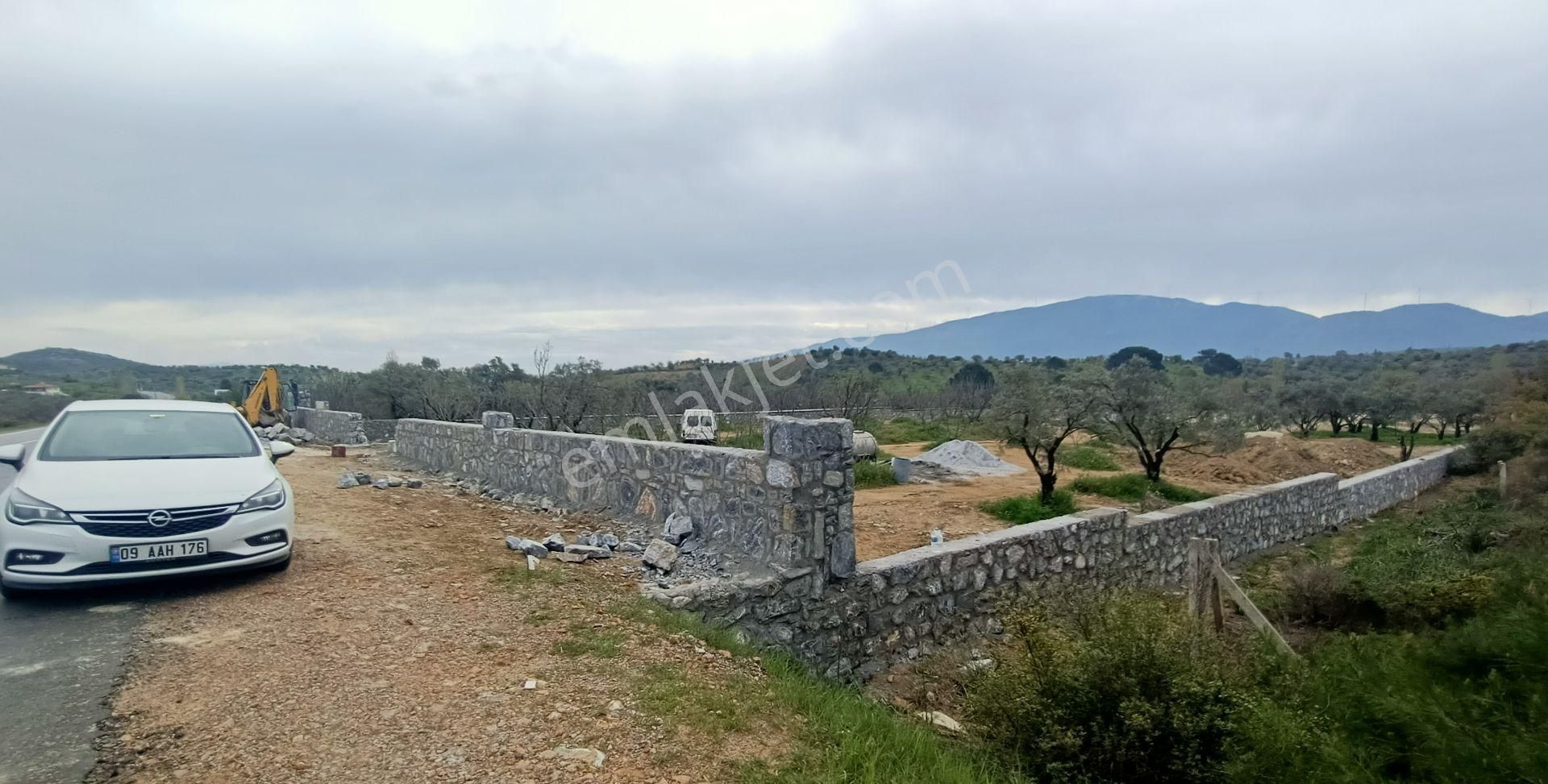 Kuşadası Yeniköy Çınar Kirazlı Bölgesinde Yola Sıfır Arsa - Görsel 2