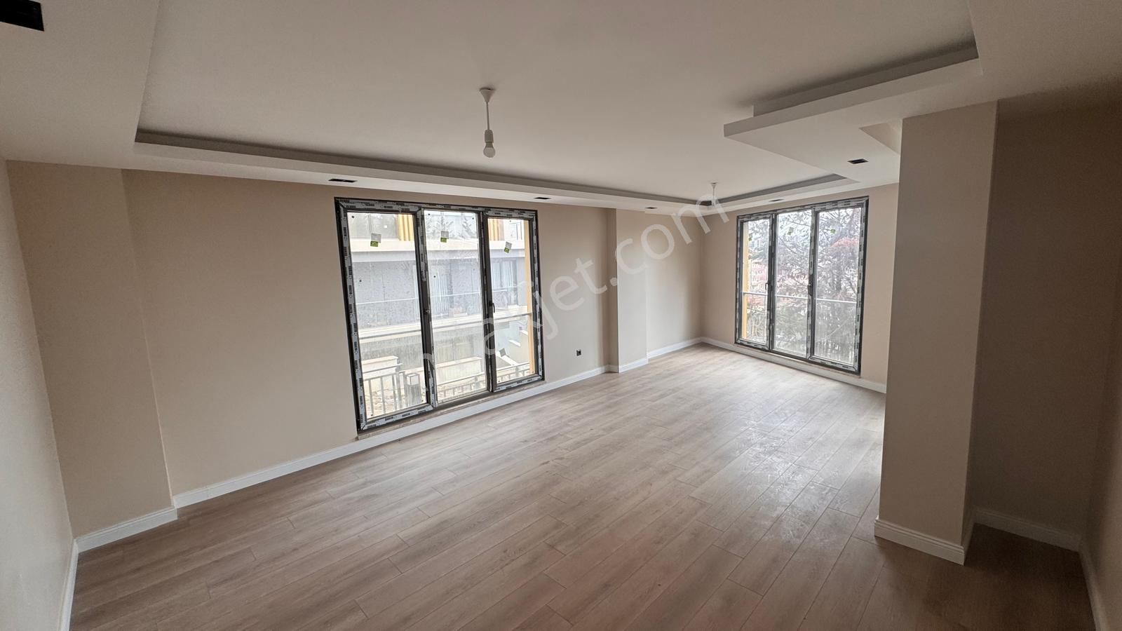 Remax Anı 'dan Çengelköy 'de Geniş Ve Ferah Satılık 3+1 Daire - Görsel 20