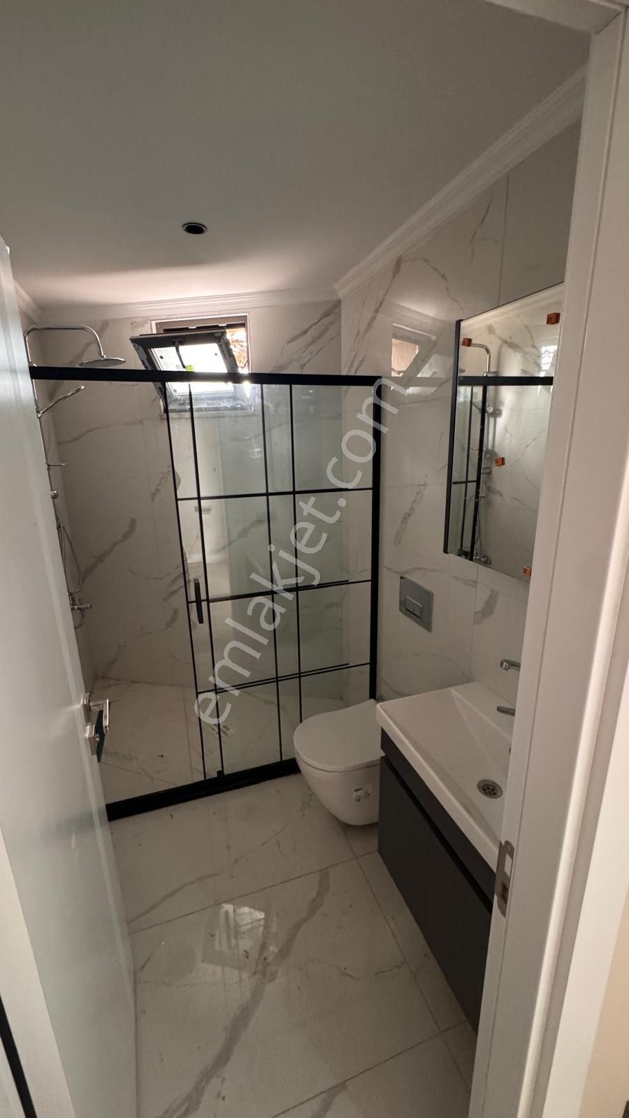 Remax Anı 'dan Çengelköy 'de Geniş Ve Ferah Satılık 3+1 Daire - Görsel 15