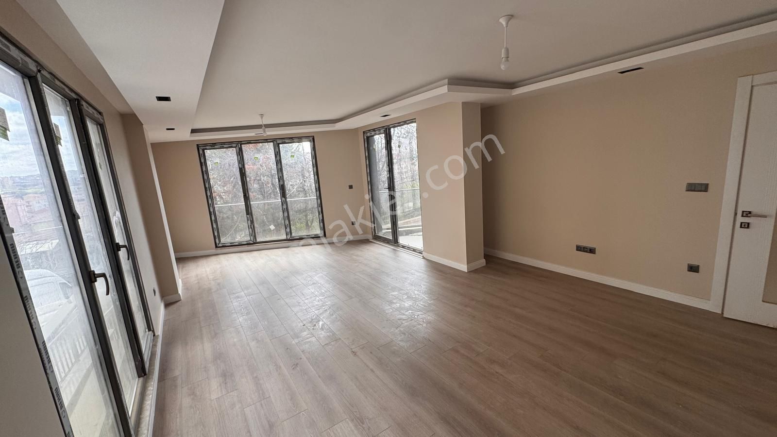 Remax Anı 'dan Çengelköy 'de Geniş Ve Ferah Satılık 3+1 Daire - Görsel 21