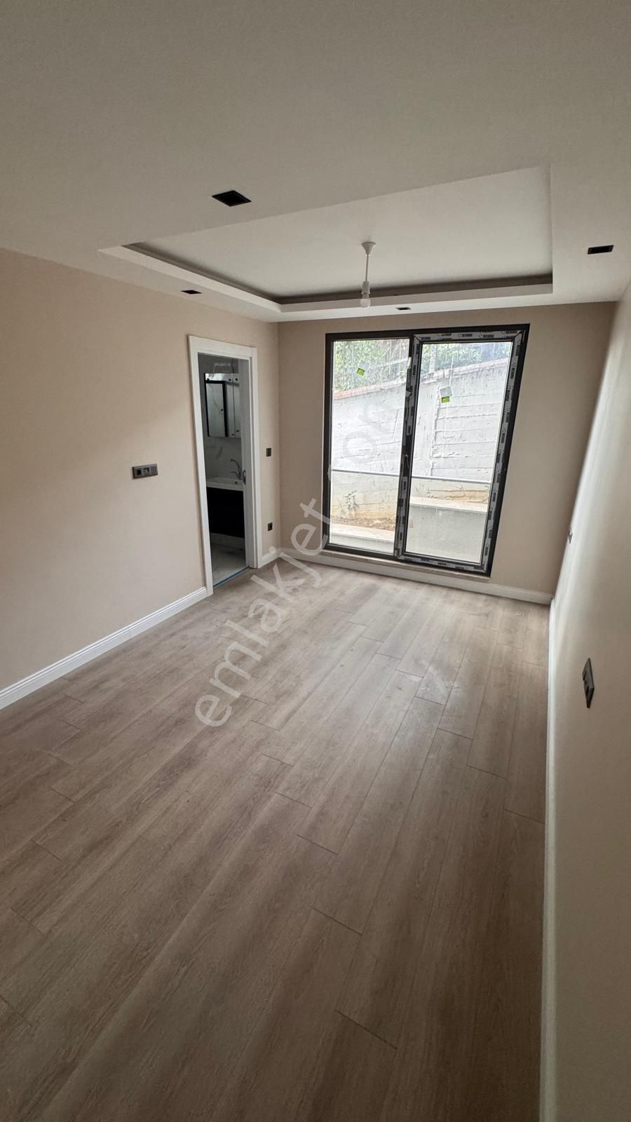 Remax Anı 'dan Çengelköy 'de Geniş Ve Ferah Satılık 3+1 Daire - Görsel 13