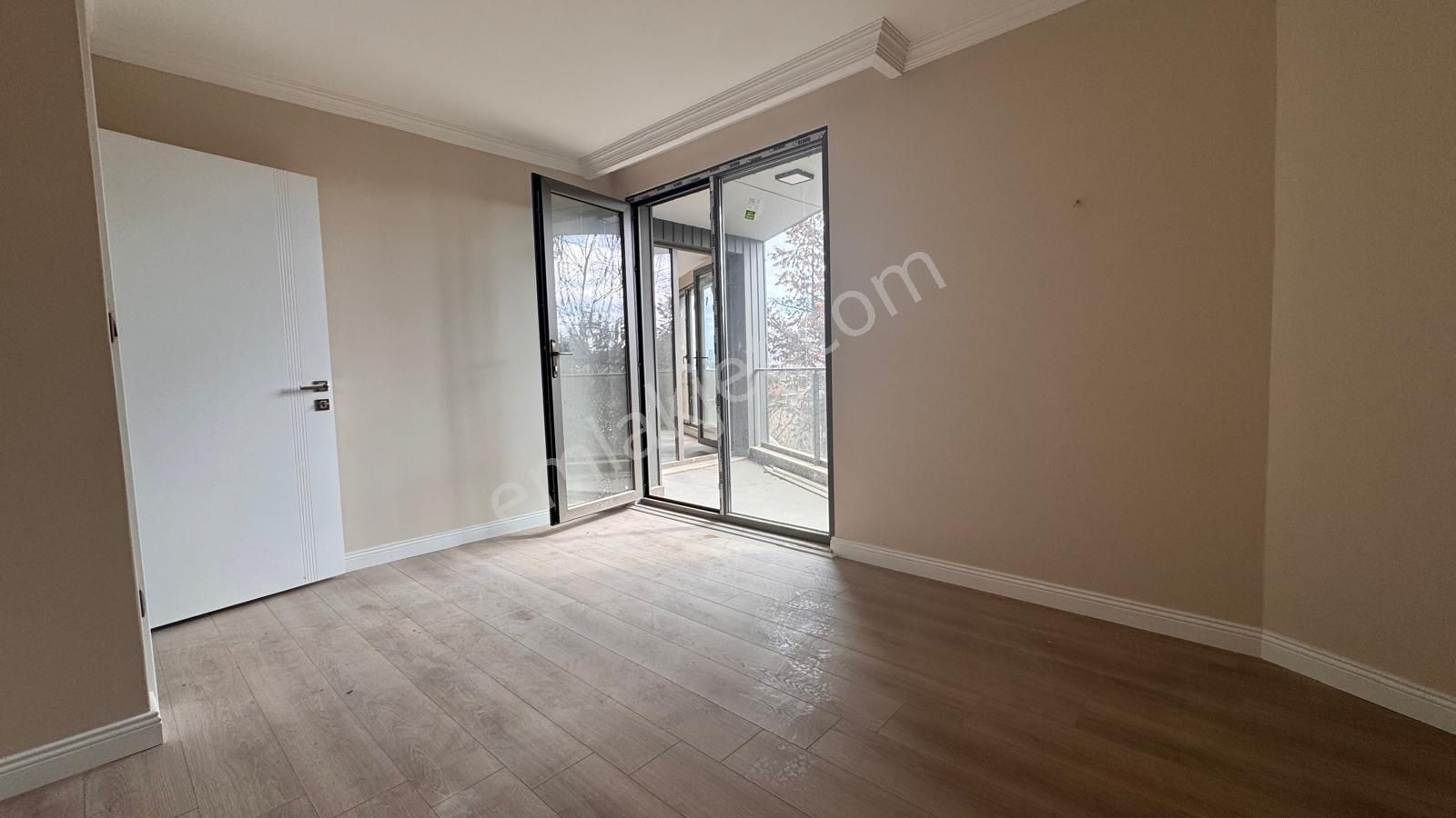 Remax Anı 'dan Çengelköy 'de Geniş Ve Ferah Satılık 3+1 Daire - Görsel 26