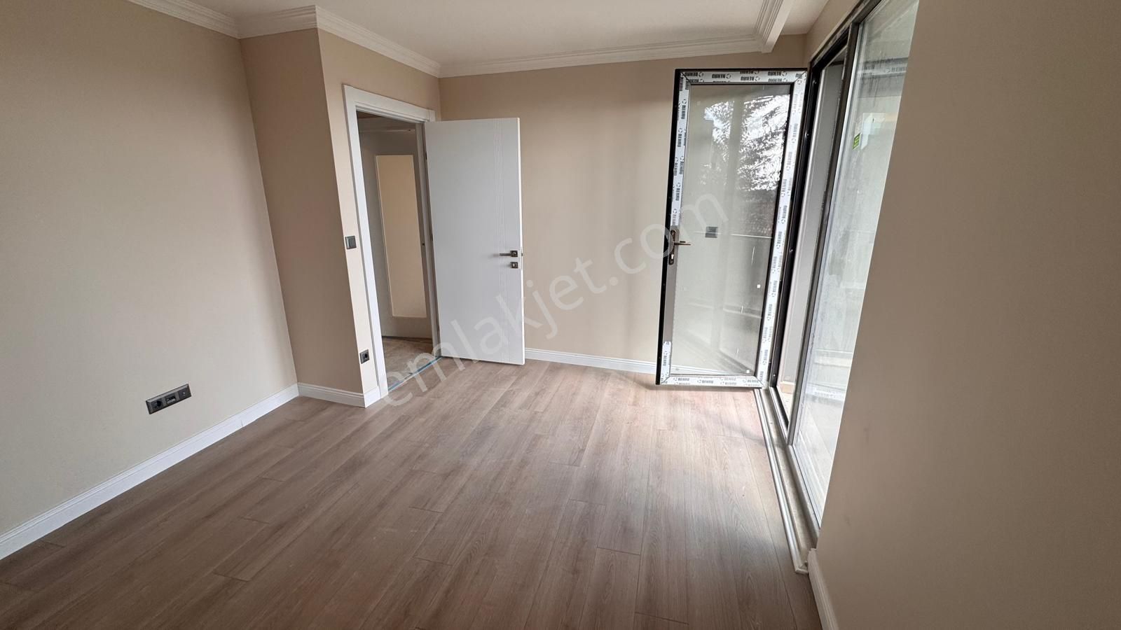 Remax Anı 'dan Çengelköy 'de Geniş Ve Ferah Satılık 3+1 Daire - Görsel 27