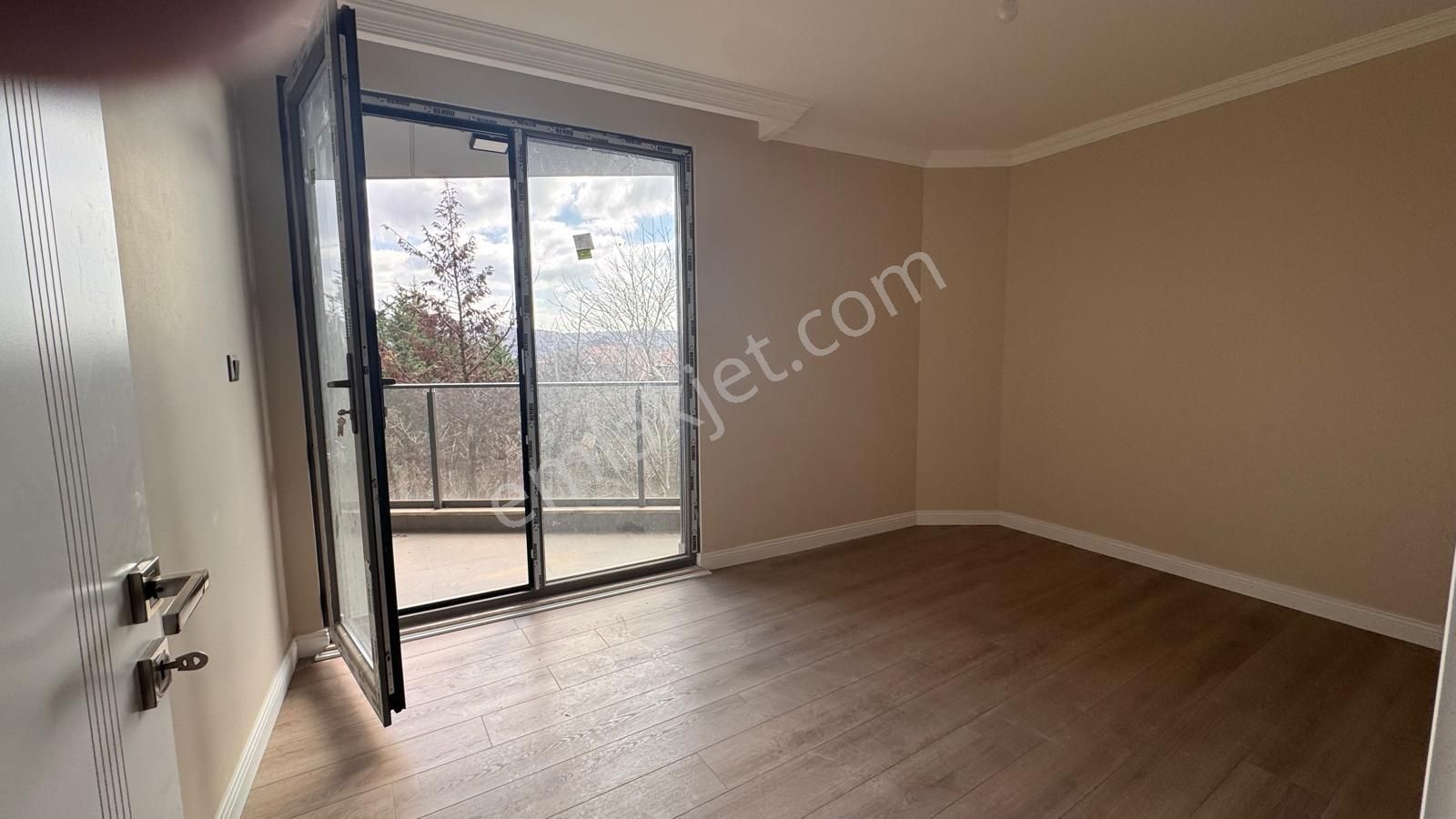 Remax Anı 'dan Çengelköy 'de Geniş Ve Ferah Satılık 3+1 Daire - Görsel 25