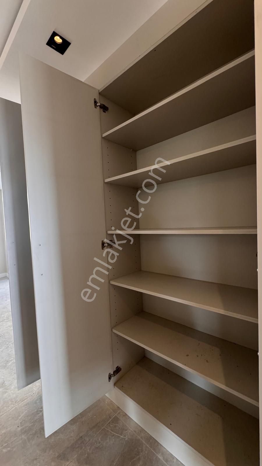 Remax Anı 'dan Çengelköy 'de Geniş Ve Ferah Satılık 3+1 Daire - Görsel 8