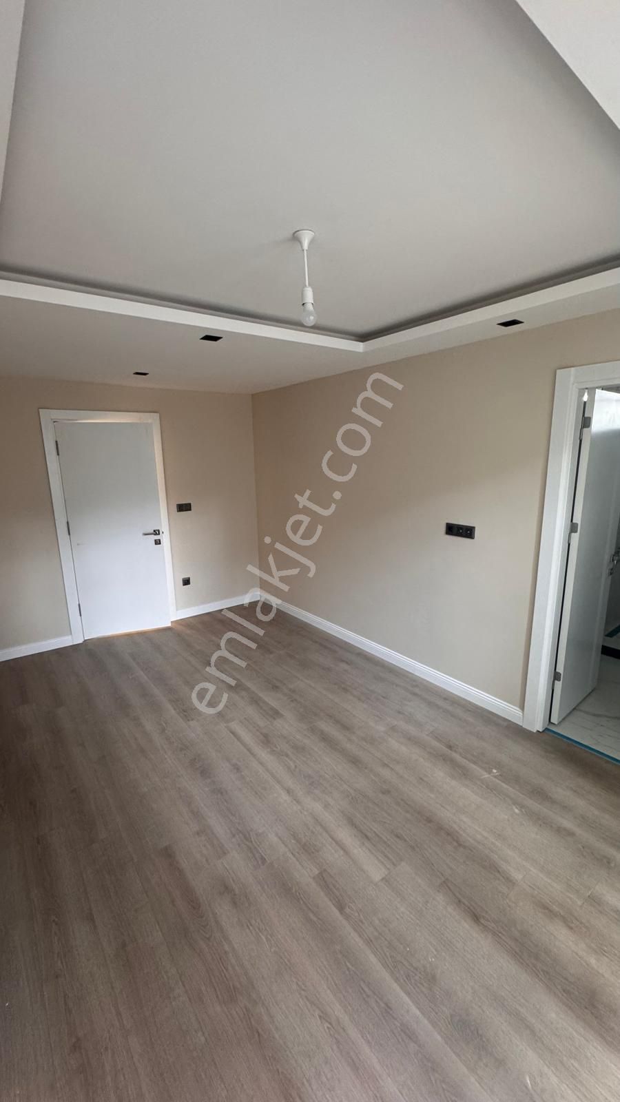 Remax Anı 'dan Çengelköy 'de Geniş Ve Ferah Satılık 3+1 Daire - Görsel 14