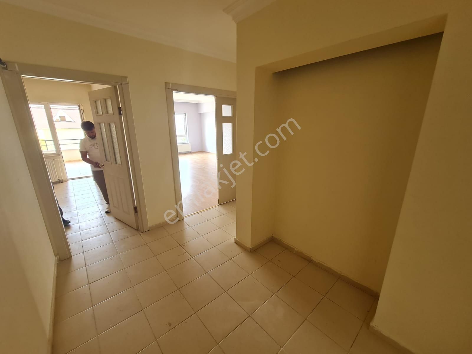 Bağlıca Mermeroğlu Cad. Dibi 2.kat 3+1 Kiralık Daire - Görsel 5