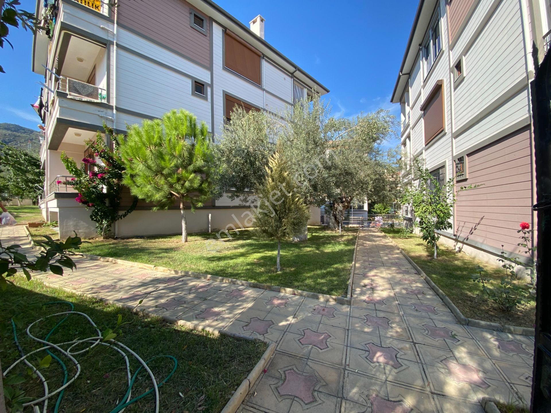 Altınoluk İlkbahar Emlak,tan Havuzlu Site İçinde Satılık Daire