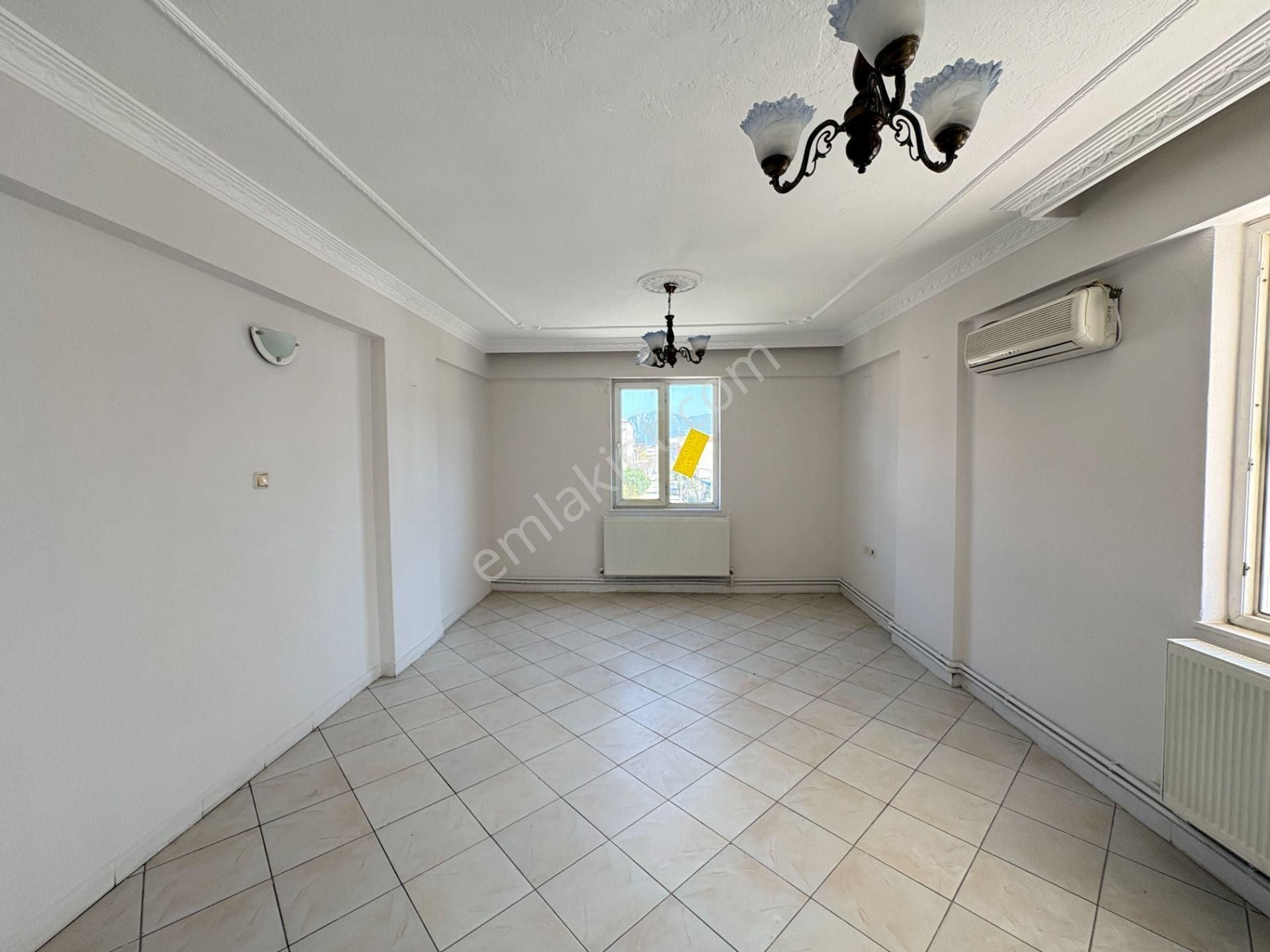 Milas Cumhuriyet Mahallesinde 3+1 Doğalgazlı Kiralık Daire - Görsel 4