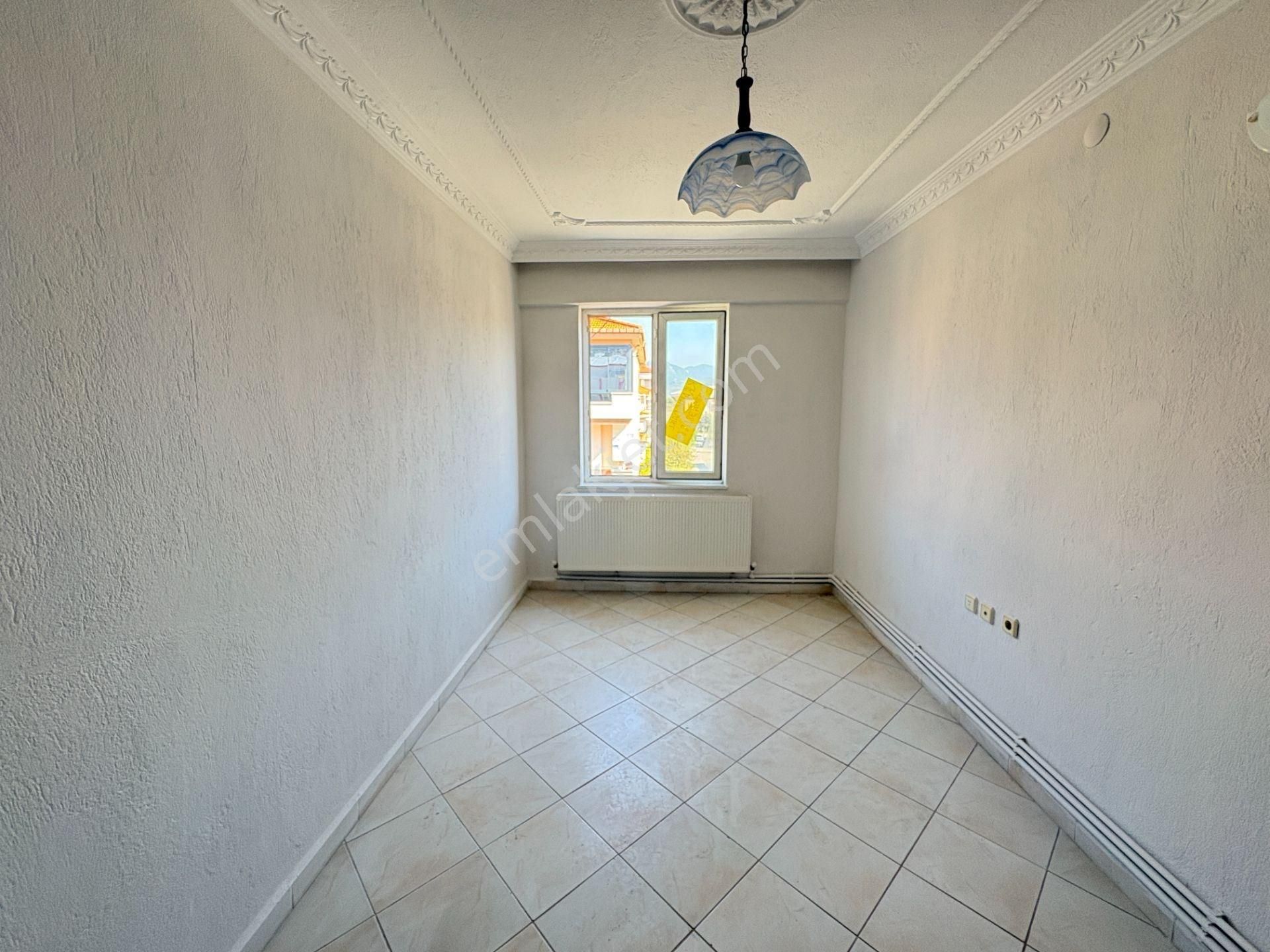 Milas Cumhuriyet Mahallesinde 3+1 Doğalgazlı Kiralık Daire - Görsel 7