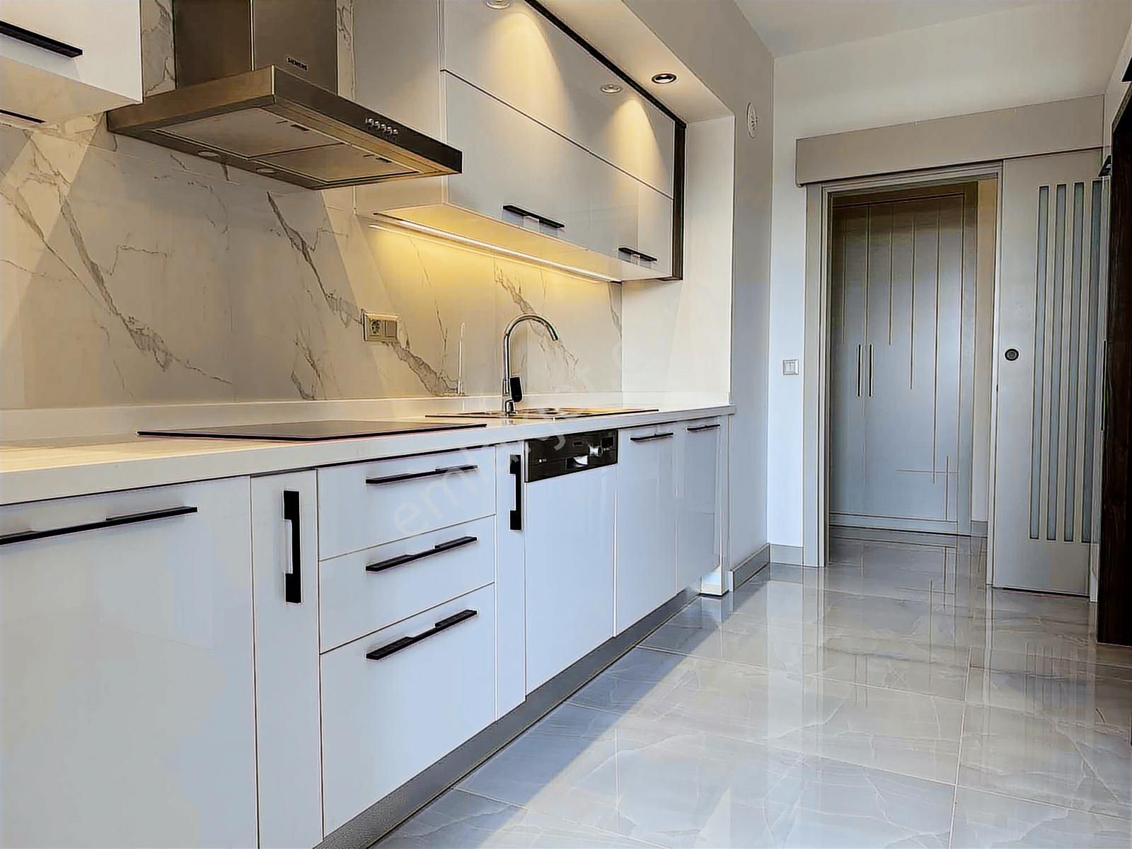 Park Yaşam Bornova'da Kiralık Çok Özel Mobilyalı Emsalsiz 3+1 - Görsel 17