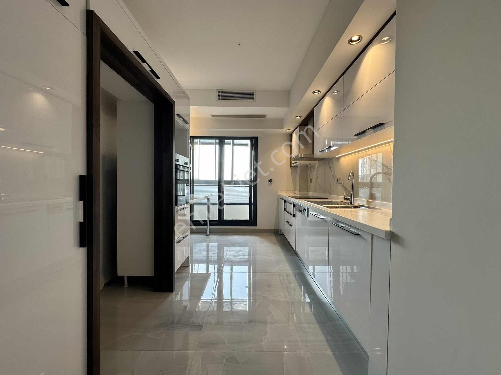 Park Yaşam Bornova'da Kiralık Çok Özel Mobilyalı Emsalsiz 3+1 - Görsel 24
