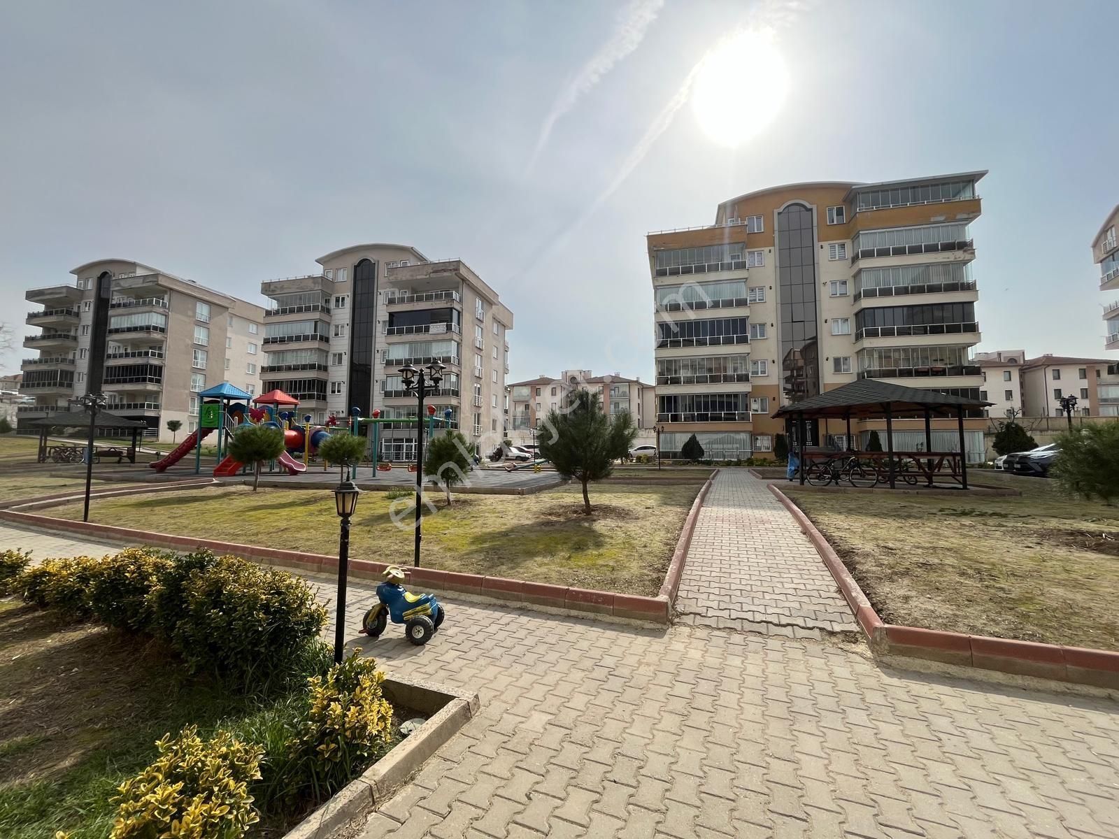 Roma' Dan Yeni Mahalle' De Site İçi Satılık Daireler - Görsel 3