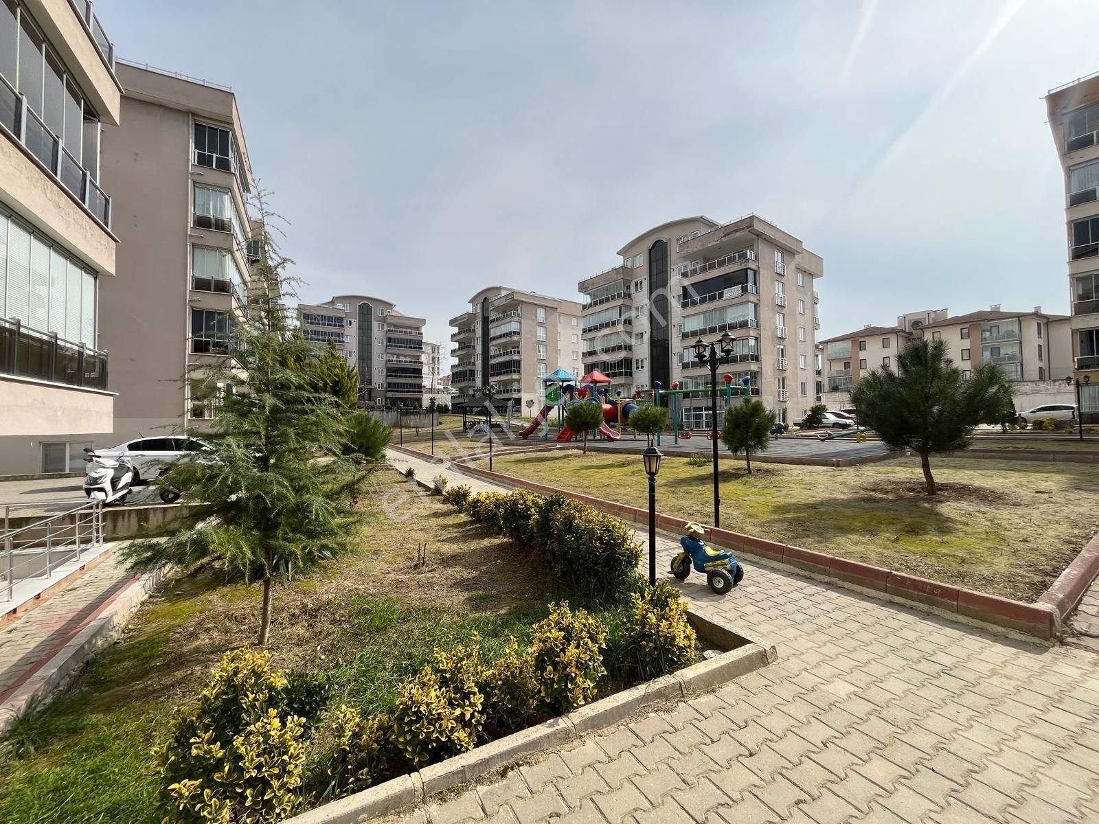 Roma' Dan Yeni Mahalle' De Site İçi Satılık Daireler - Görsel 4