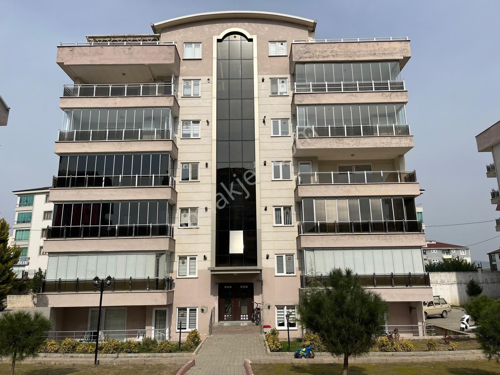 Roma' Dan Yeni Mahalle' De Site İçi Satılık Daireler