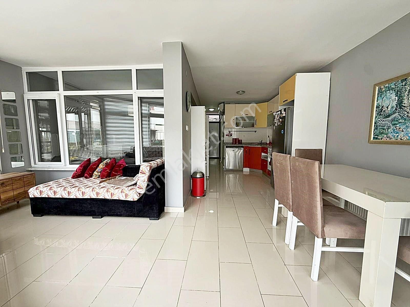 Büyükçekmece'de Denize Sıfır Eşyalı 2+1 Villa Daire !!! - Görsel 8