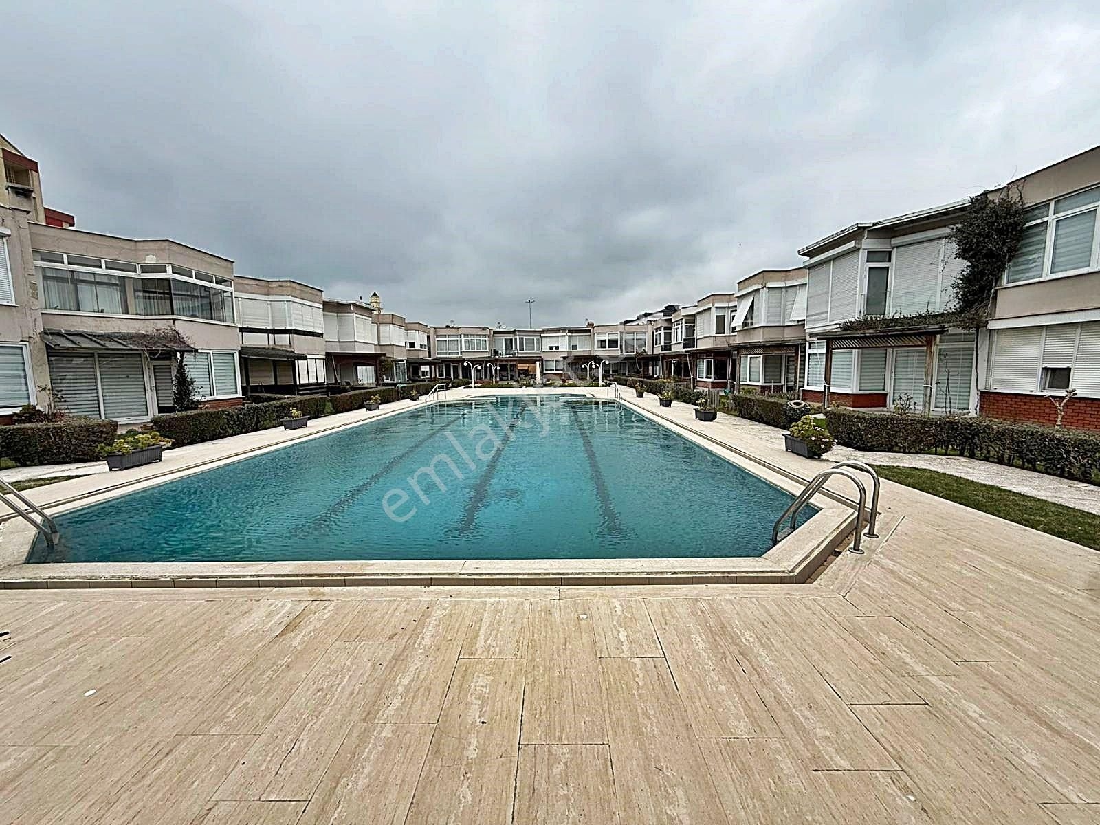 Büyükçekmece'de Denize Sıfır Eşyalı 2+1 Villa Daire !!! - Görsel 35