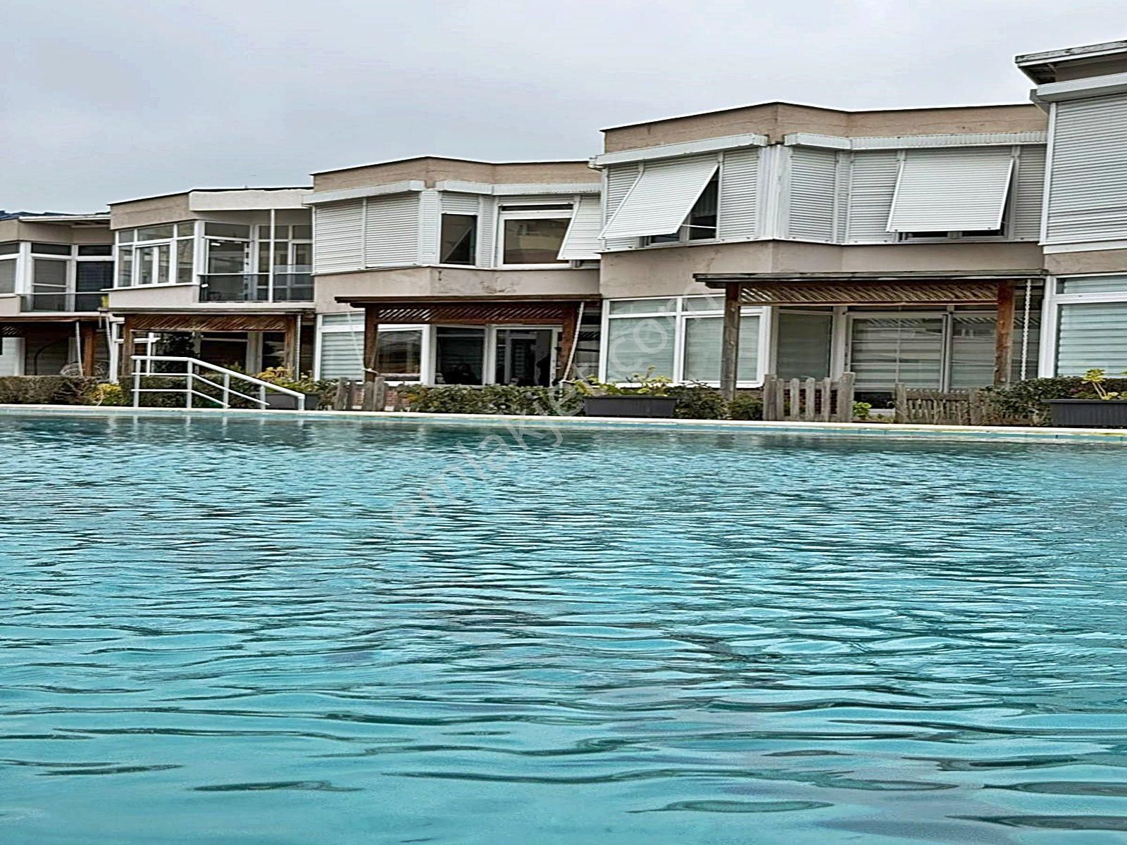 Büyükçekmece'de Denize Sıfır Eşyalı 2+1 Villa Daire !!! - Görsel 32