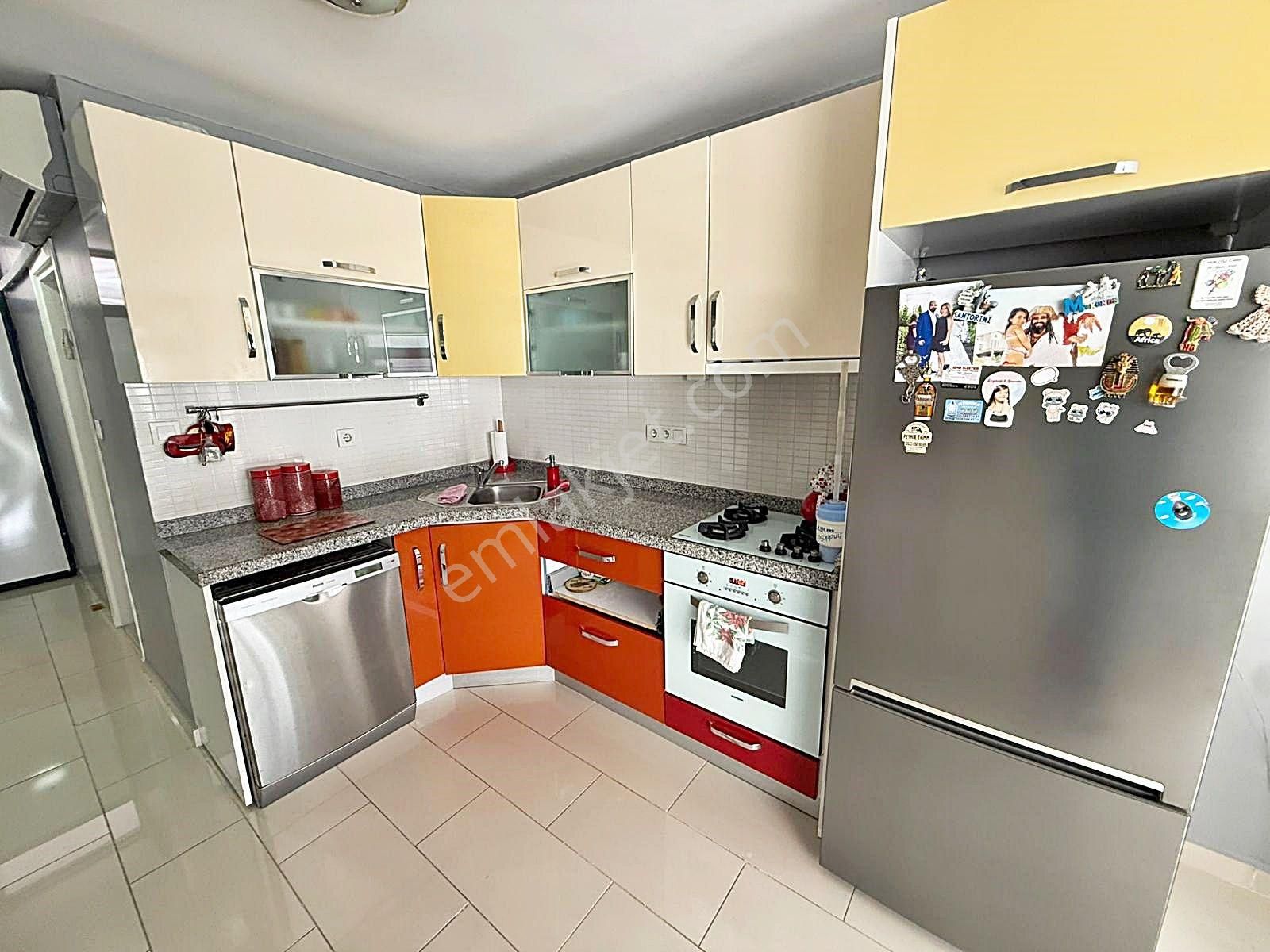 Büyükçekmece'de Denize Sıfır Eşyalı 2+1 Villa Daire !!! - Görsel 9