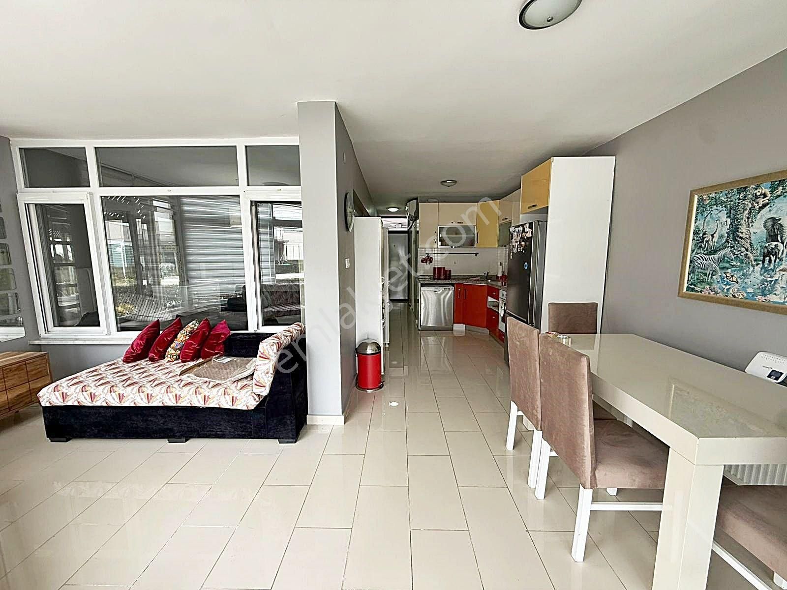 Büyükçekmece'de Denize Sıfır Eşyalı 2+1 Villa Daire !!! - Görsel 4