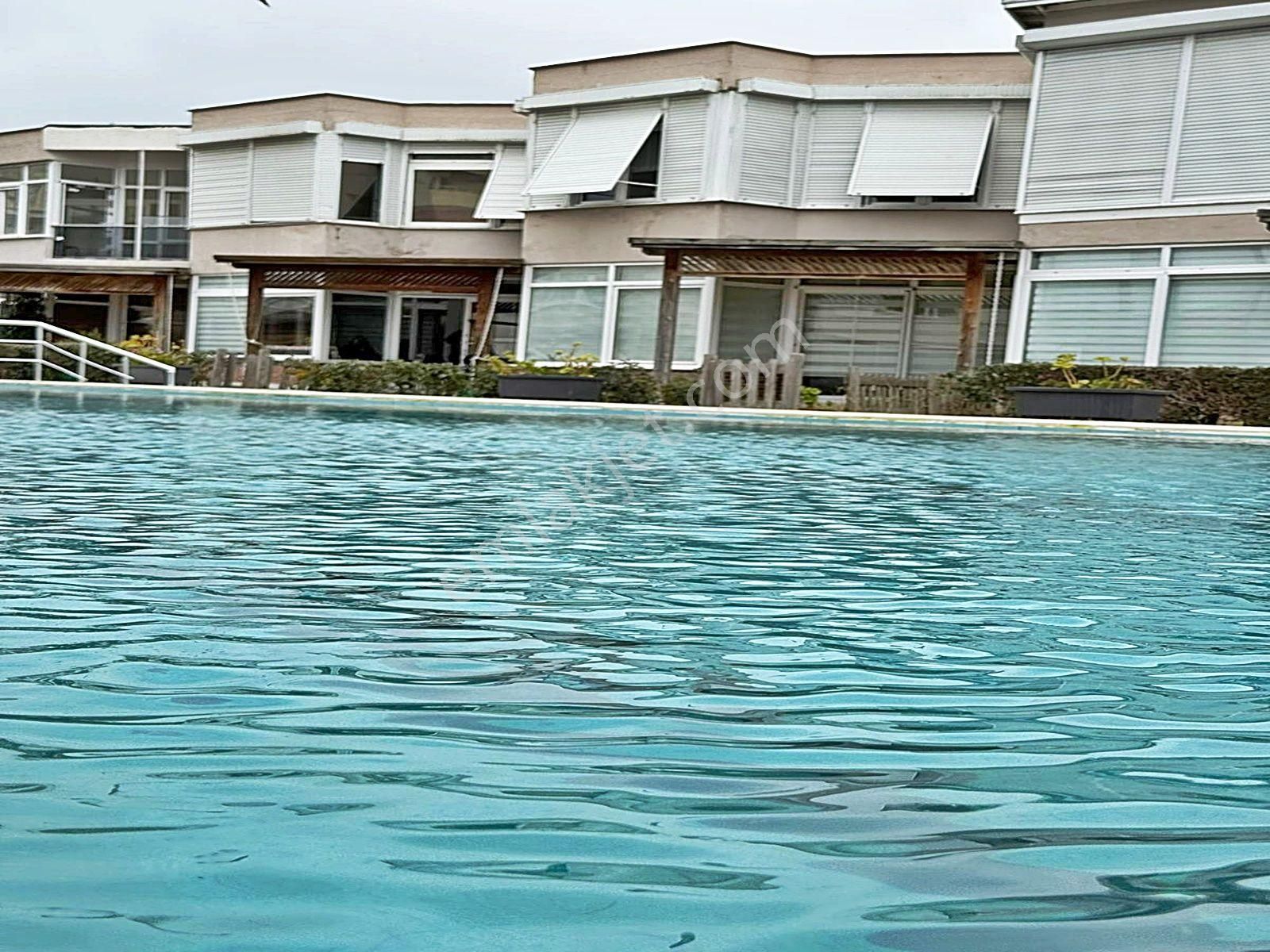 Büyükçekmece'de Denize Sıfır Eşyalı 2+1 Villa Daire !!! - Görsel 34