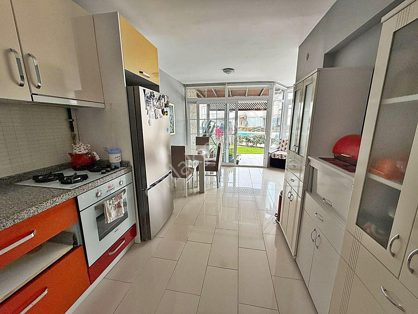 Büyükçekmece'de Denize Sıfır Eşyalı 2+1 Villa Daire !!! - Görsel 10