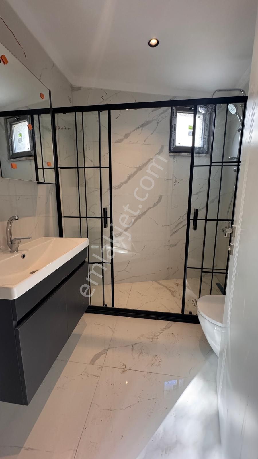 Remax Anı 'dan Çengelköy 'de Geniş Ve Ferah Satılık 4+1 Daire - Görsel 18