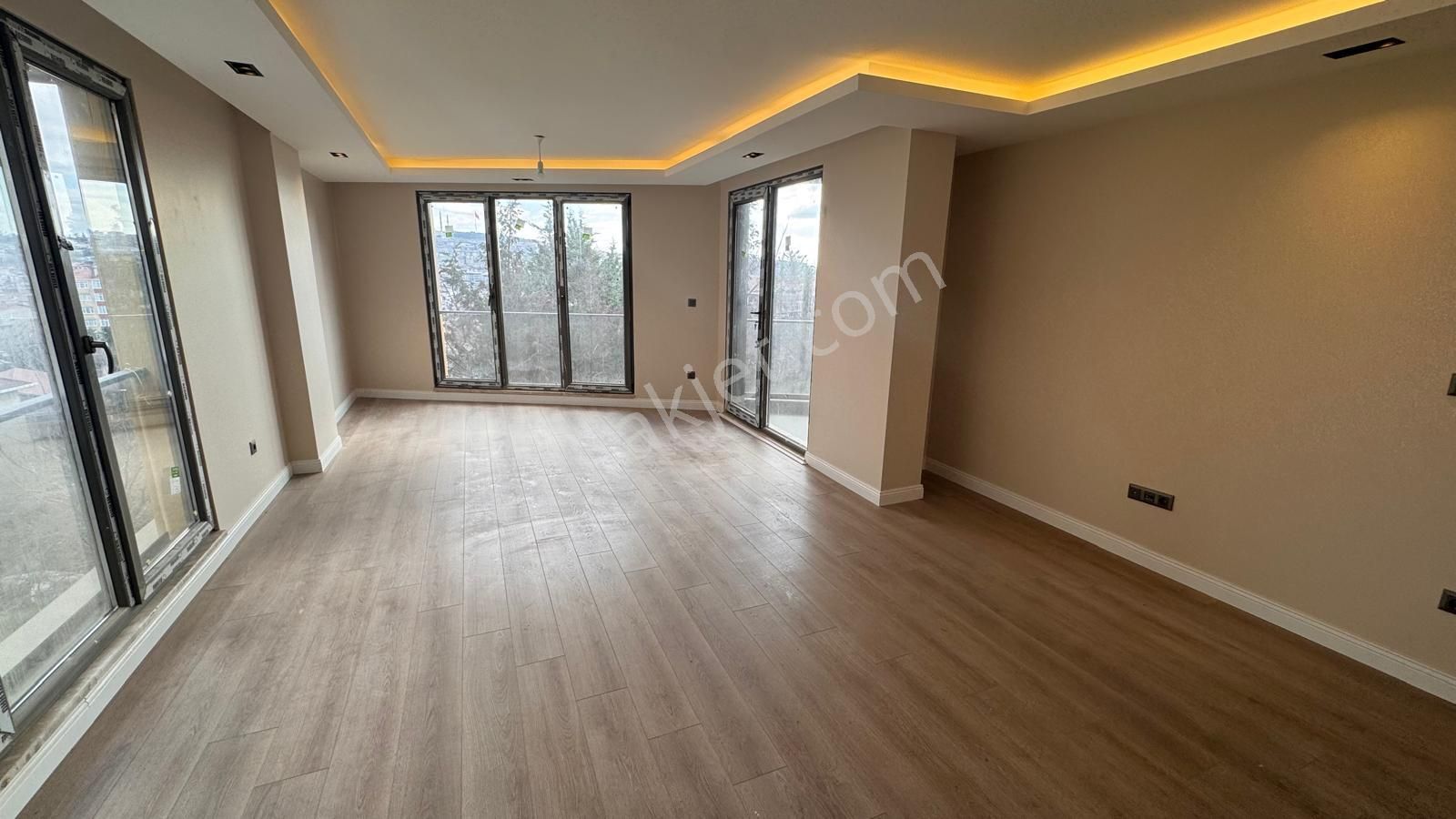 Remax Anı 'dan Çengelköy 'de Geniş Ve Ferah Satılık 4+1 Daire - Görsel 2