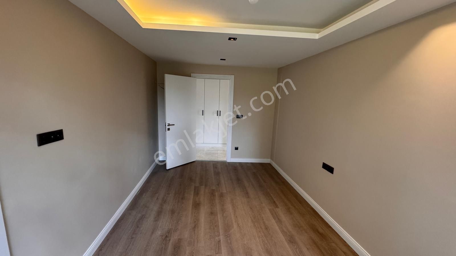 Remax Anı 'dan Çengelköy 'de Geniş Ve Ferah Satılık 4+1 Daire - Görsel 19