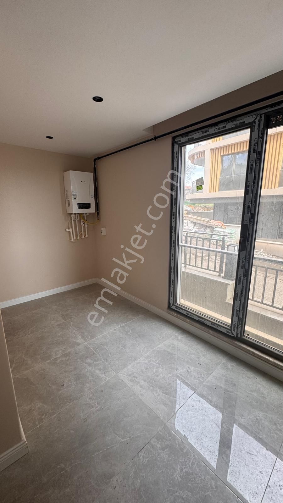 Remax Anı 'dan Çengelköy 'de Geniş Ve Ferah Satılık 4+1 Daire - Görsel 14