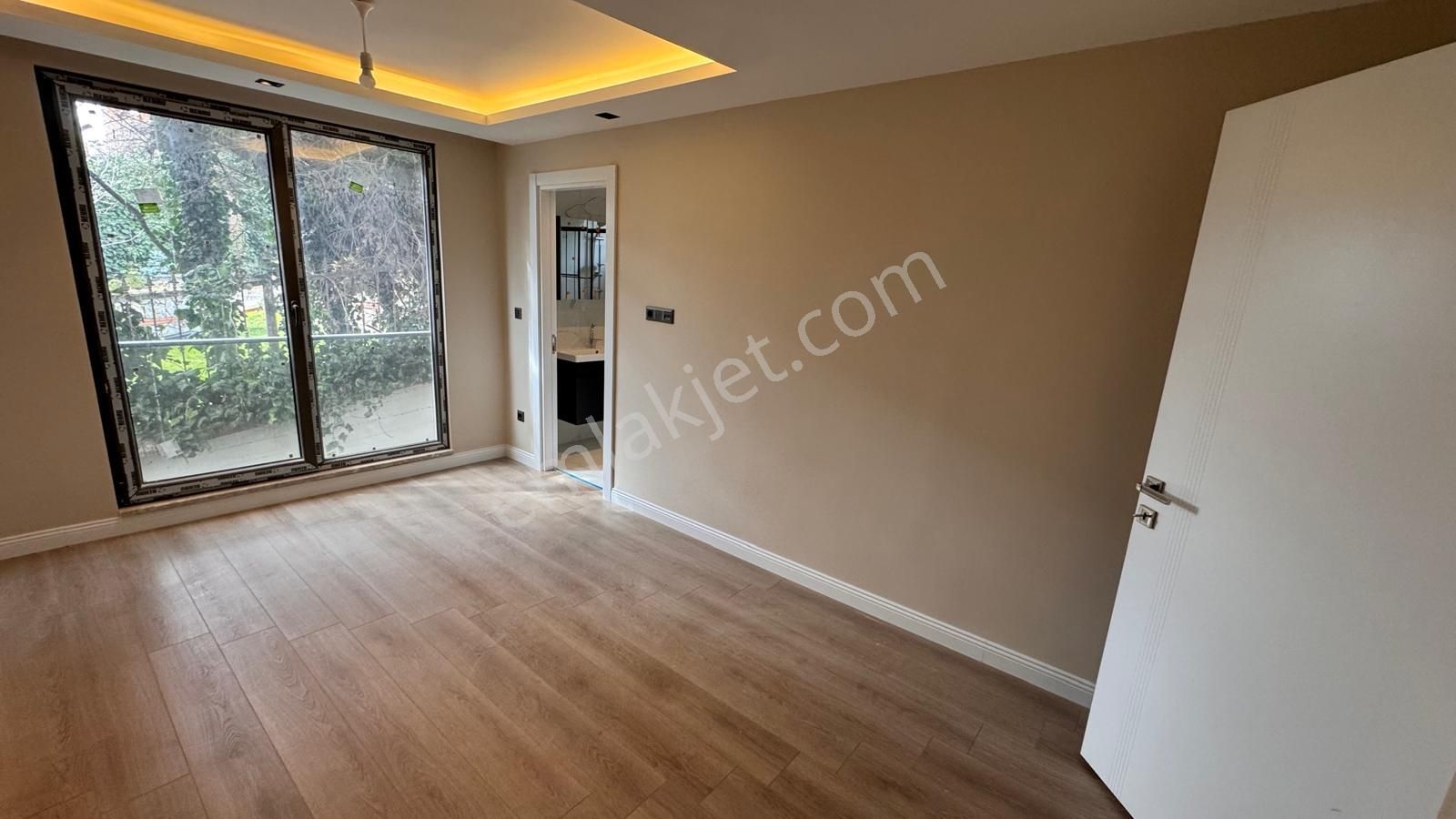 Remax Anı 'dan Çengelköy 'de Geniş Ve Ferah Satılık 4+1 Daire - Görsel 17