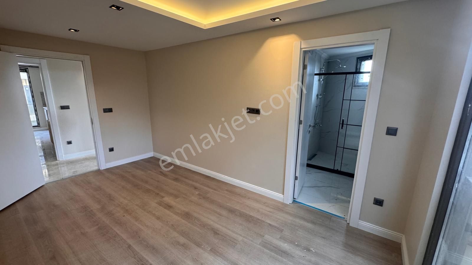 Remax Anı 'dan Çengelköy 'de Geniş Ve Ferah Satılık 4+1 Daire - Görsel 21