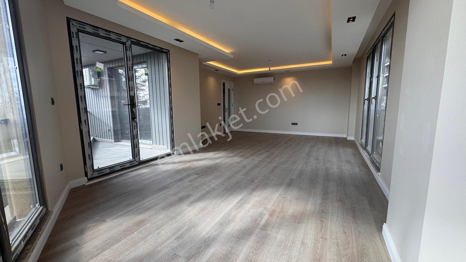 Remax Anı 'dan Çengelköy 'de Geniş Ve Ferah Satılık 4+1 Daire - Görsel 6