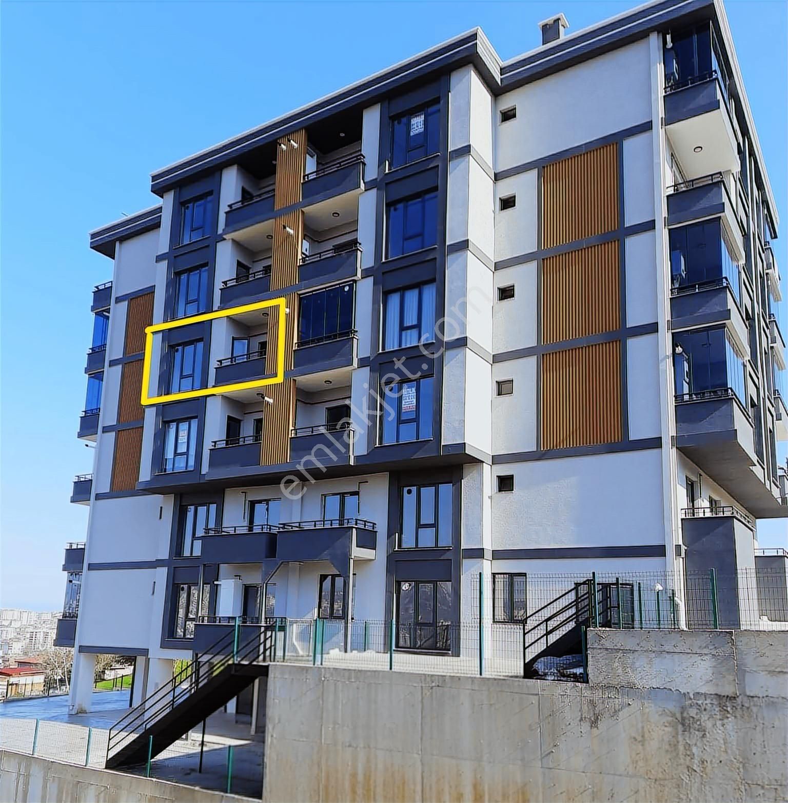 Yağmur Emlaktan Şehir Hastanesi Yakınında Satılık Ferah 1+1