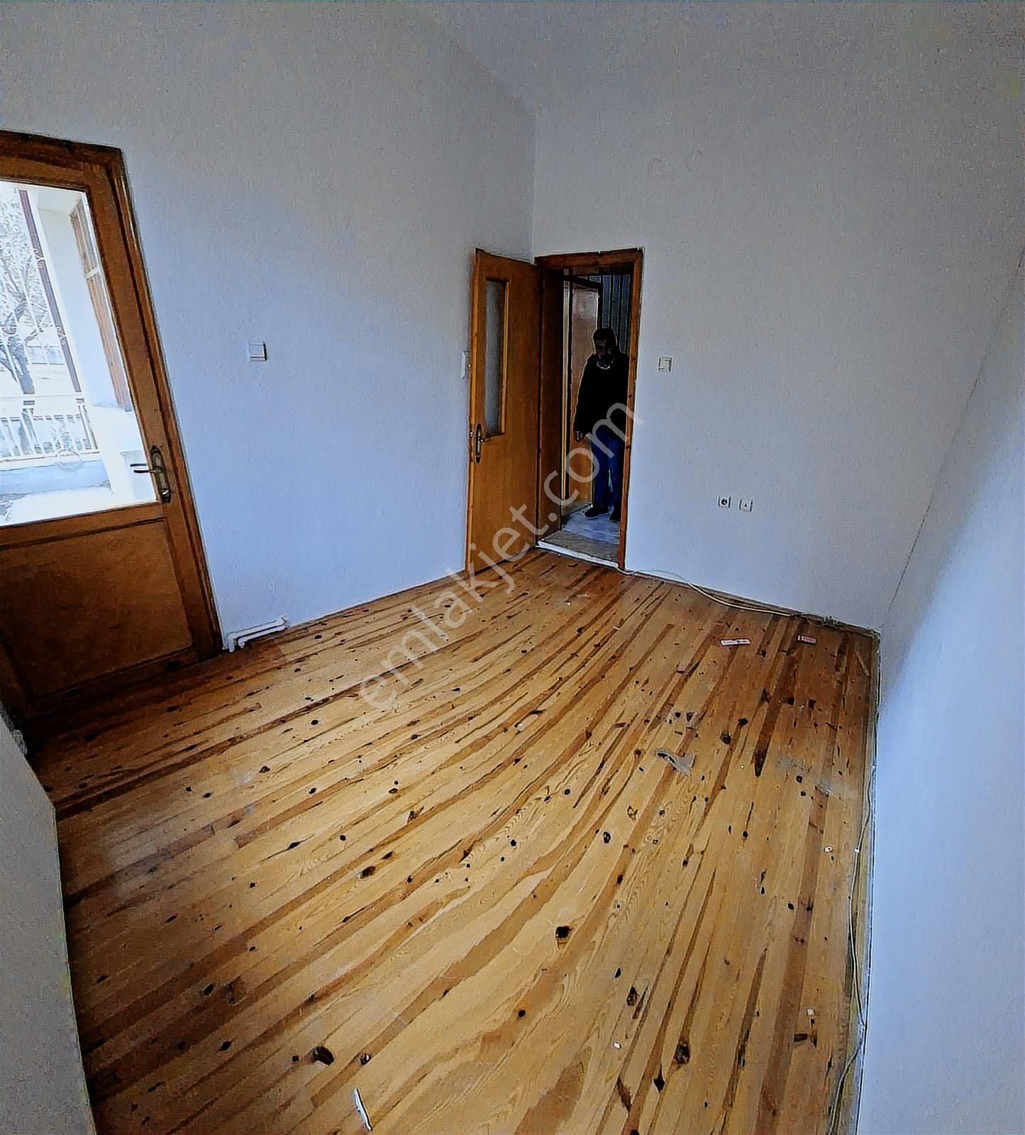 Barış Caddesine Yakın Bakımlı Satılık 3+1 Daire