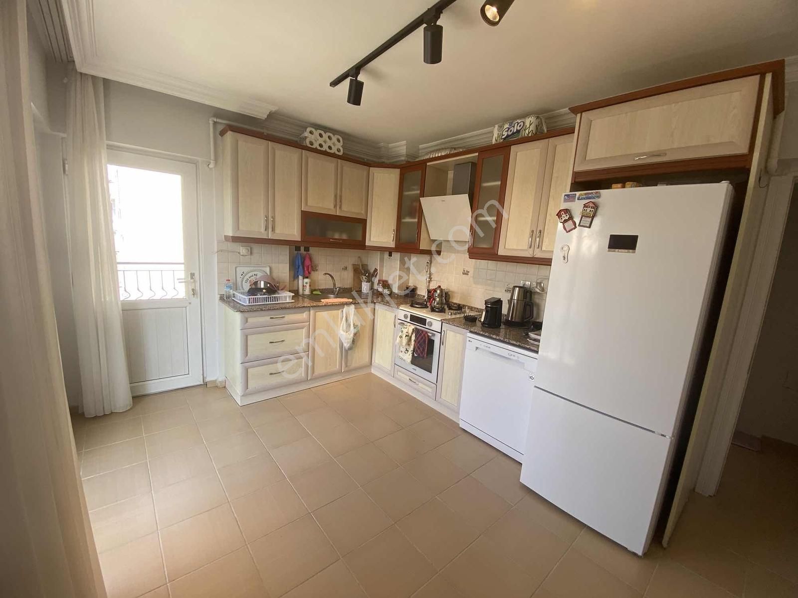 Meşrutiyet Mahallesinde Geniş Ferah Ara Kat 2+1 Satılık Daire - Görsel 2