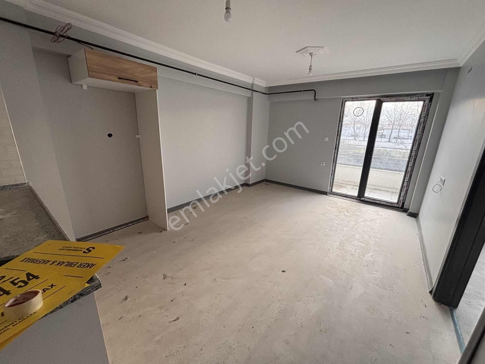 Spor Kompleksi Arkası Ara Kat İskanlı 1+1 Daire - Görsel 3