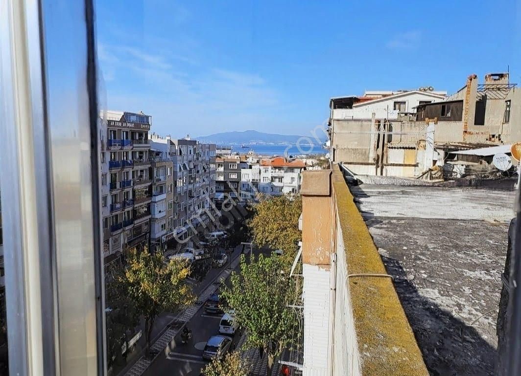 Deniz Manzaralı Merkezde Satılık Ev - Görsel 19